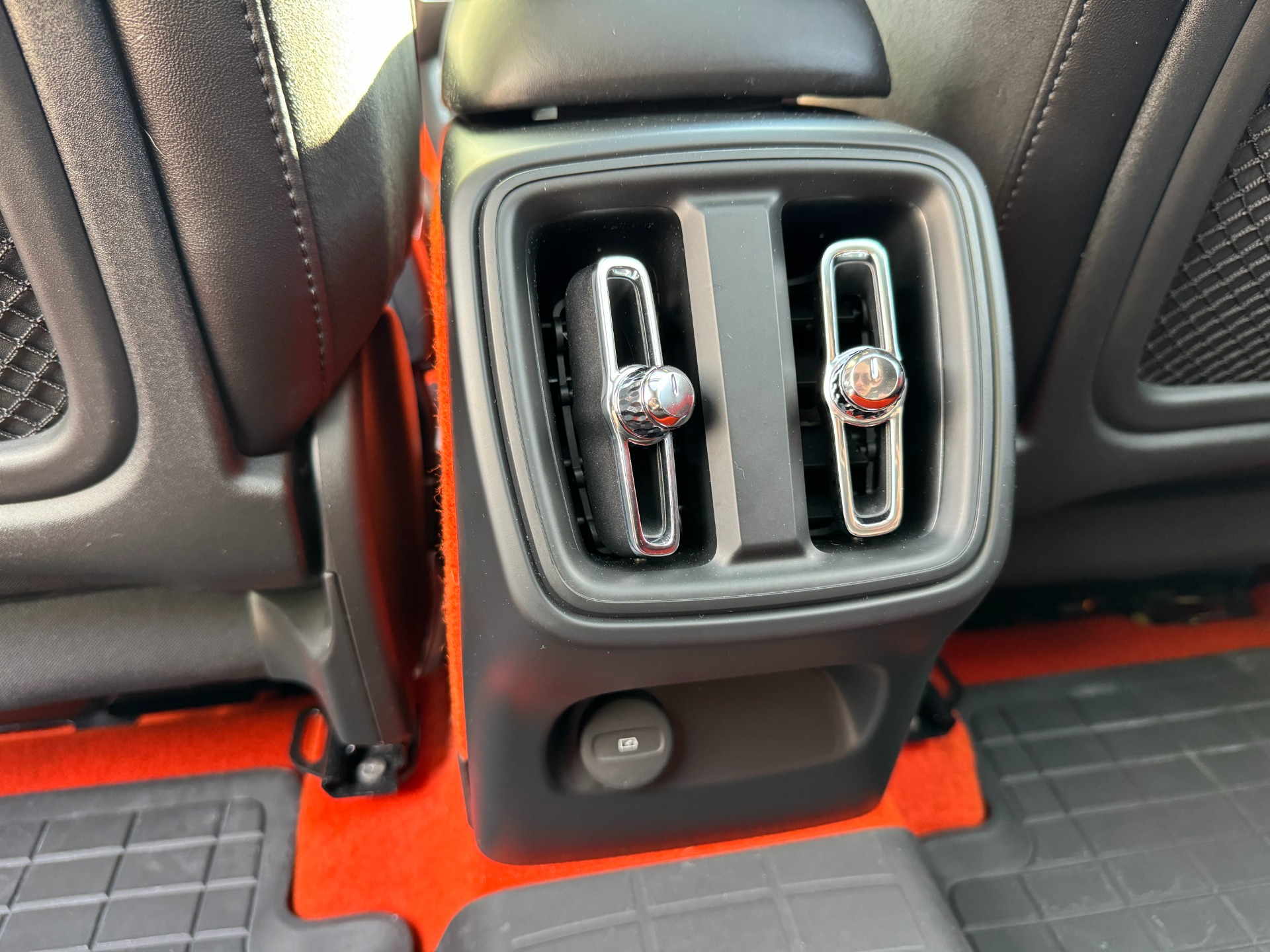 Used 2019 Volvo XC40 R-Design HARMON KARDON AUDIO / PROTECTION PKG for sale Sold at Formula Imports in Charlotte NC 28227 34