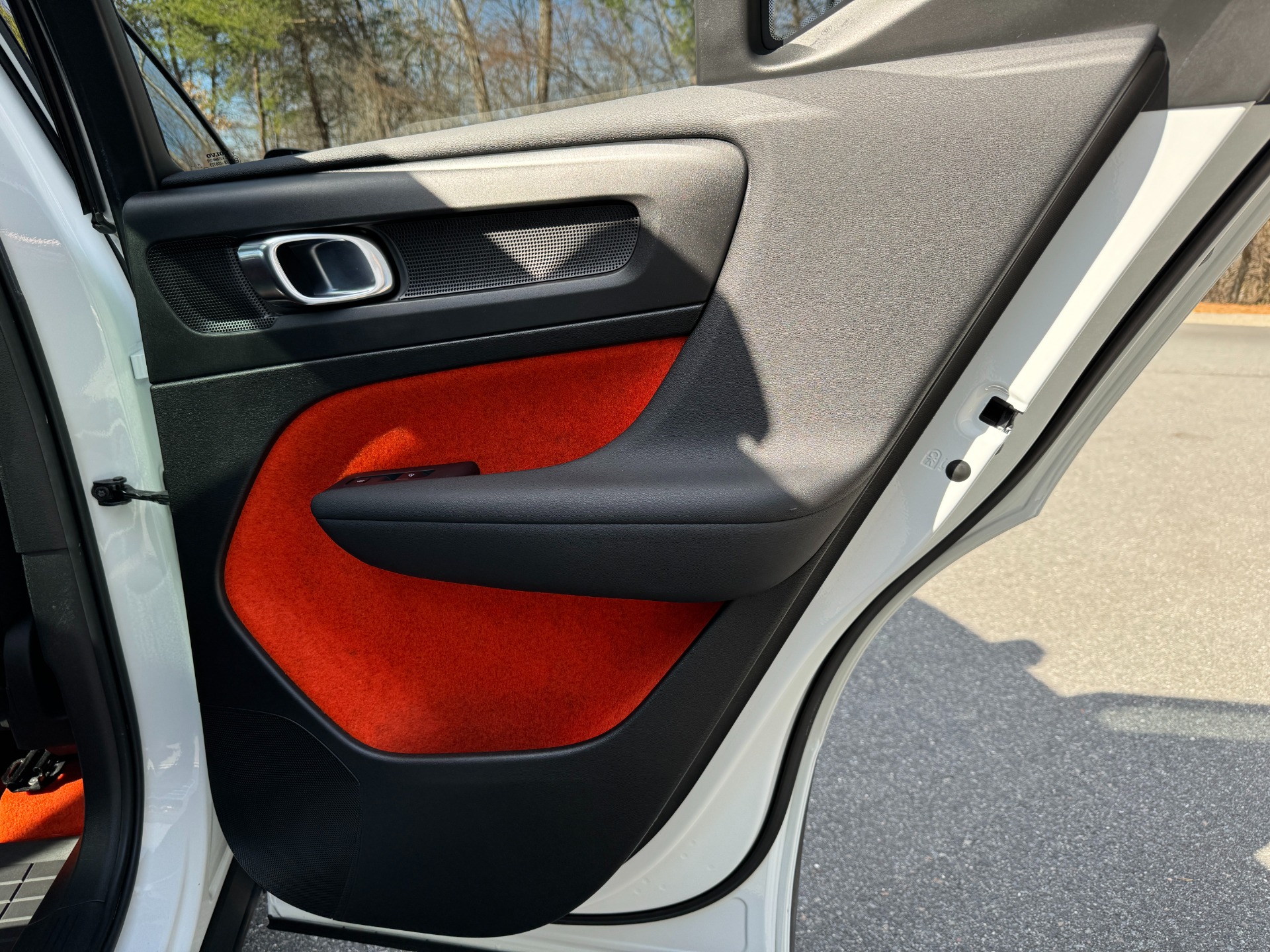Used 2019 Volvo XC40 R-Design HARMON KARDON AUDIO / PROTECTION PKG for sale Sold at Formula Imports in Charlotte NC 28227 39