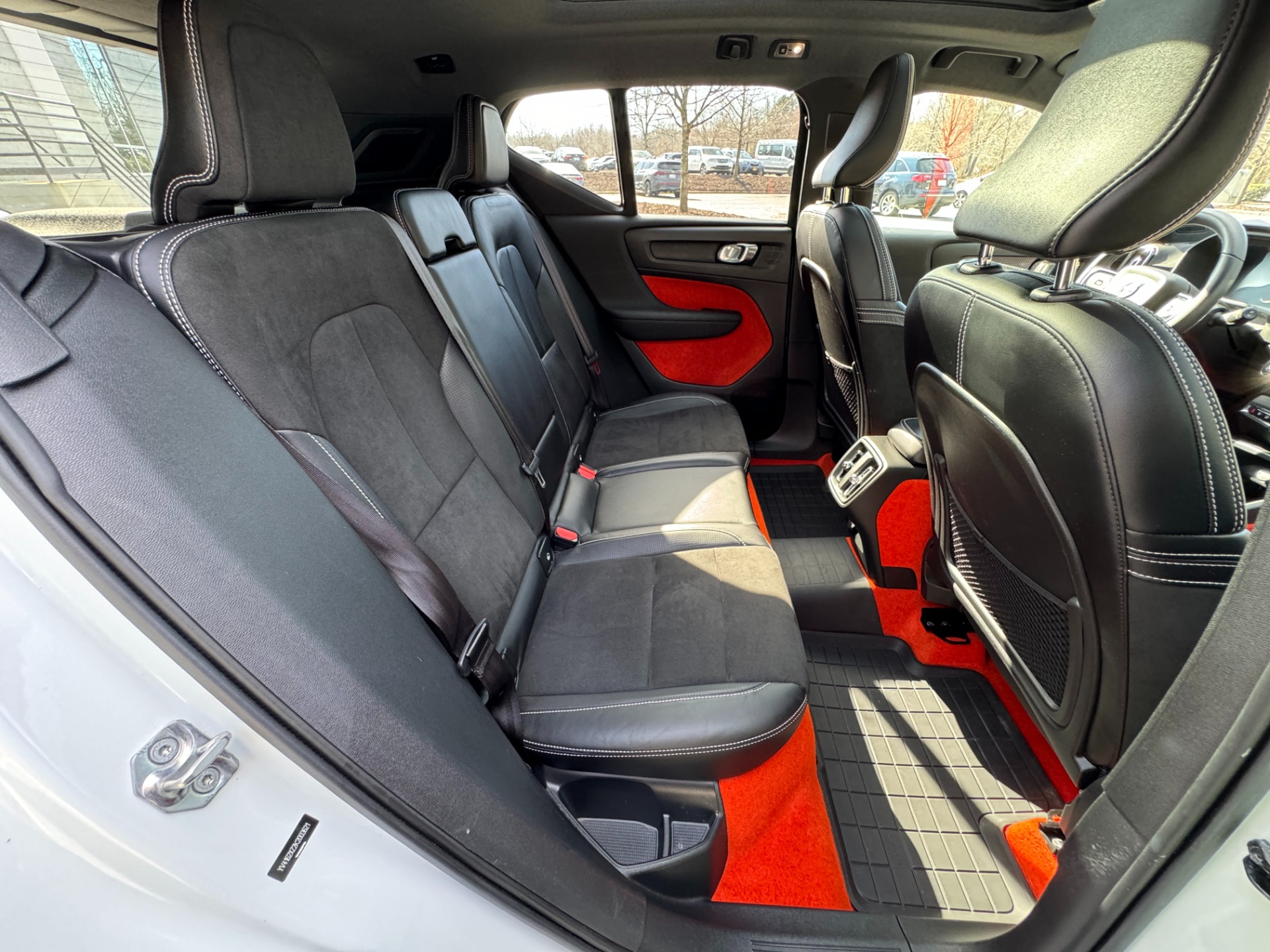 Used 2019 Volvo XC40 R-Design HARMON KARDON AUDIO / PROTECTION PKG for sale Sold at Formula Imports in Charlotte NC 28227 40