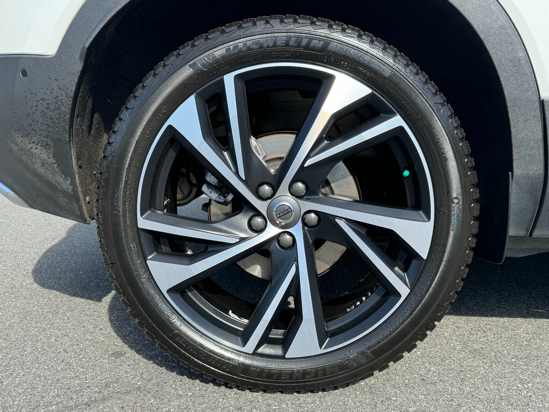Used 2019 Volvo XC40 R-Design HARMON KARDON AUDIO / PROTECTION PKG for sale Sold at Formula Imports in Charlotte NC 28227 42