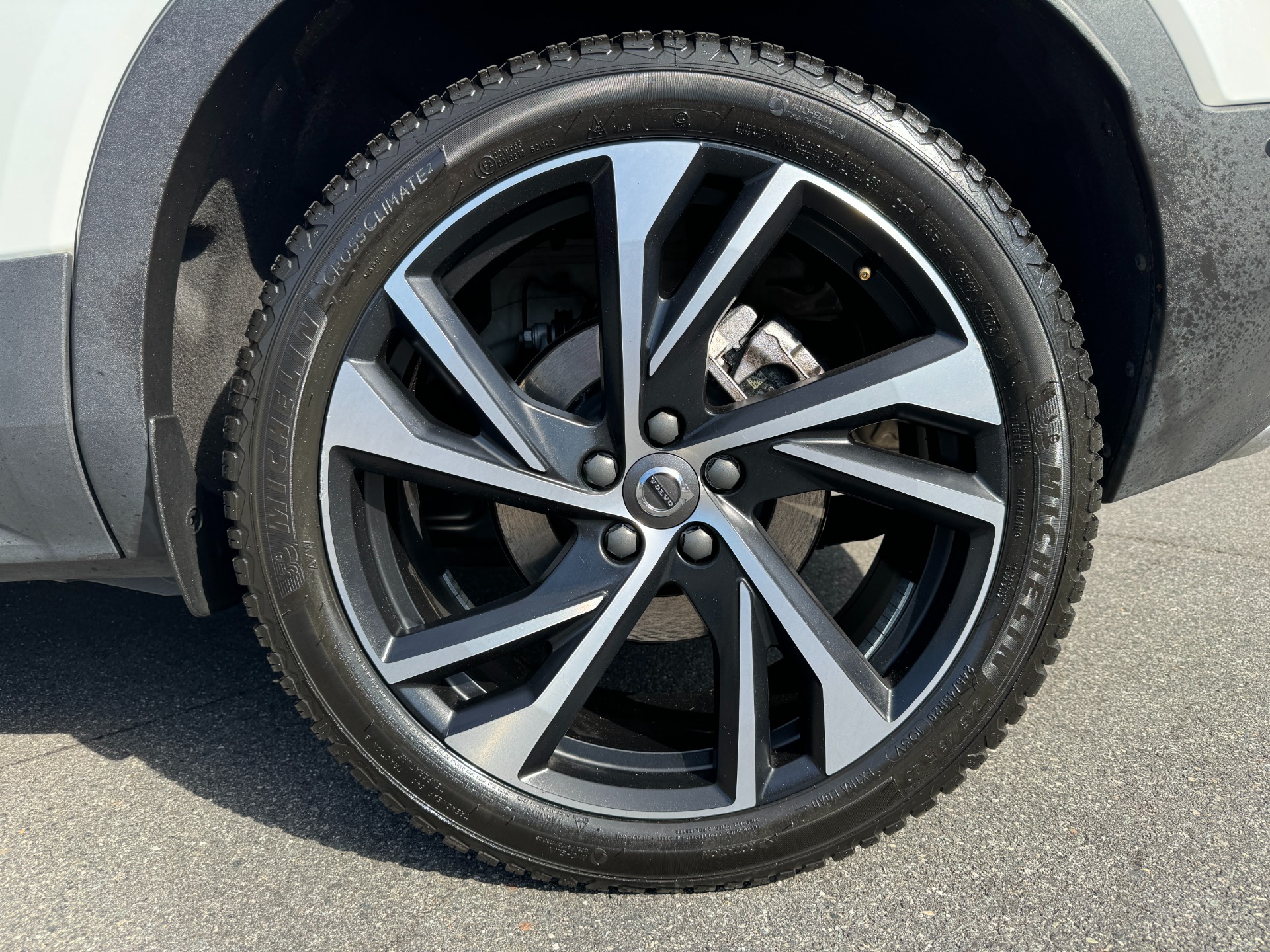 Used 2019 Volvo XC40 R-Design HARMON KARDON AUDIO / PROTECTION PKG for sale Sold at Formula Imports in Charlotte NC 28227 44