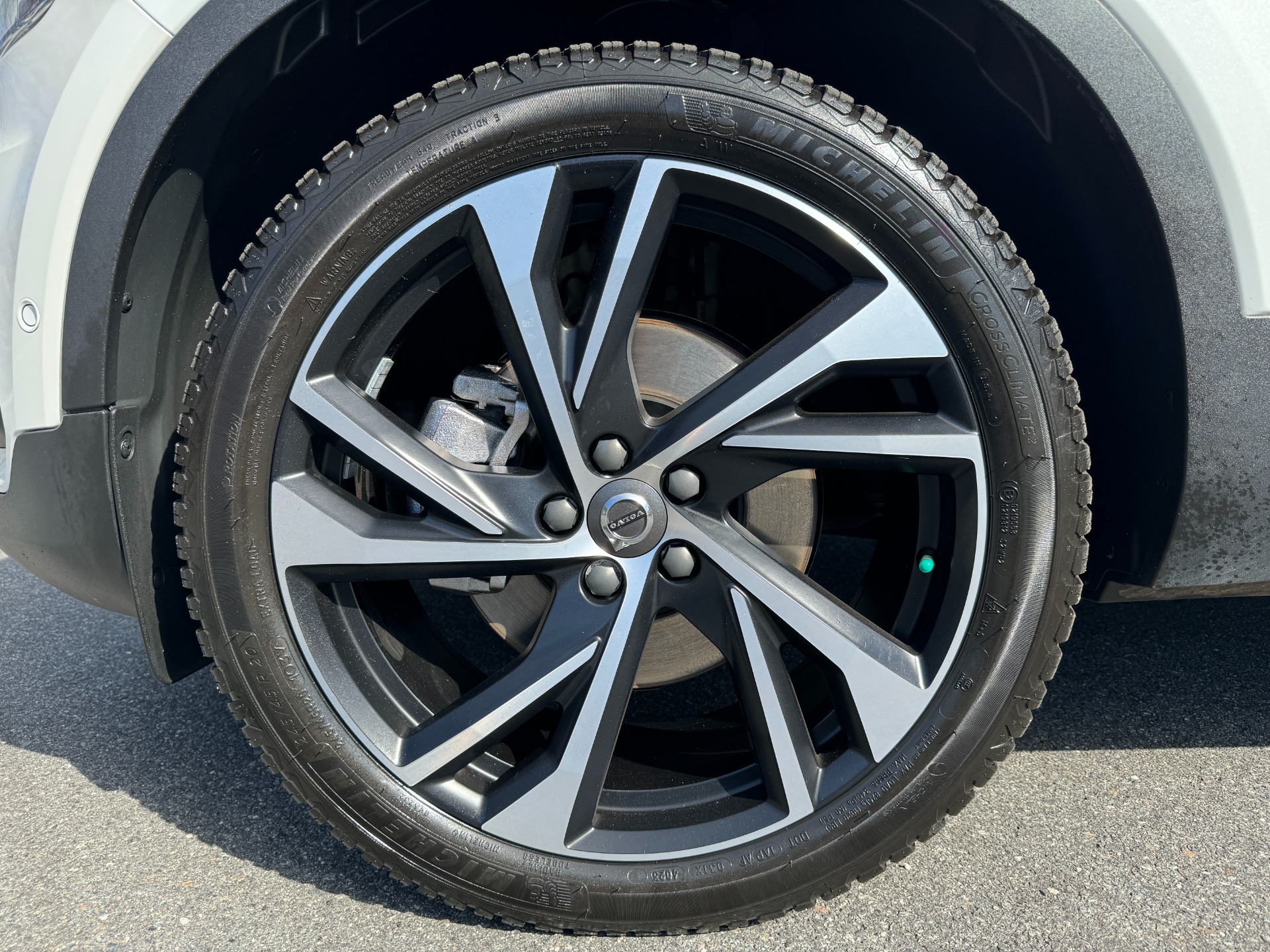 Used 2019 Volvo XC40 R-Design HARMON KARDON AUDIO / PROTECTION PKG for sale Sold at Formula Imports in Charlotte NC 28227 45