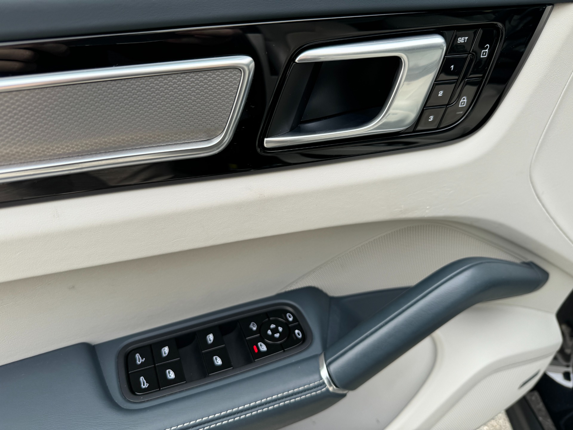 Used 2020 Porsche Cayenne S for sale Sold at Formula Imports in Charlotte NC 28227 21