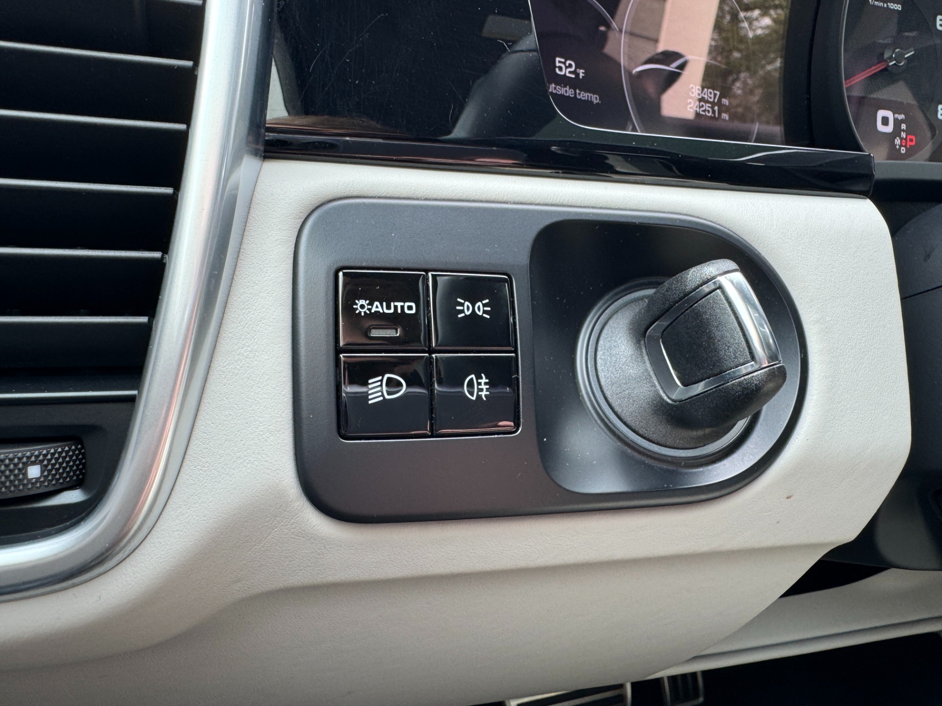 Used 2020 Porsche Cayenne S for sale Sold at Formula Imports in Charlotte NC 28227 33