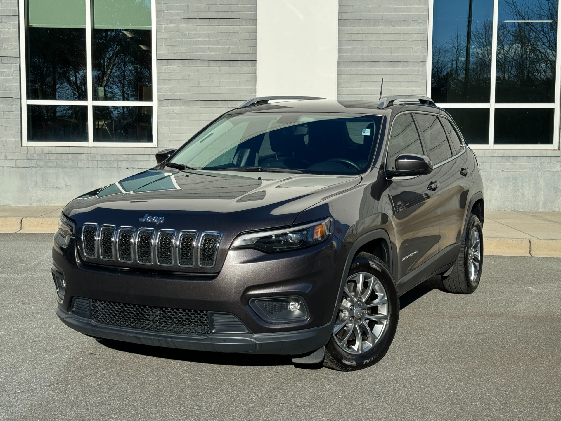 Used 2019 Jeep Cherokee Latitude Plus COLD WEATHER PKG / CONVENIENCE PKG for sale Sold at Formula Imports in Charlotte NC 28227 1
