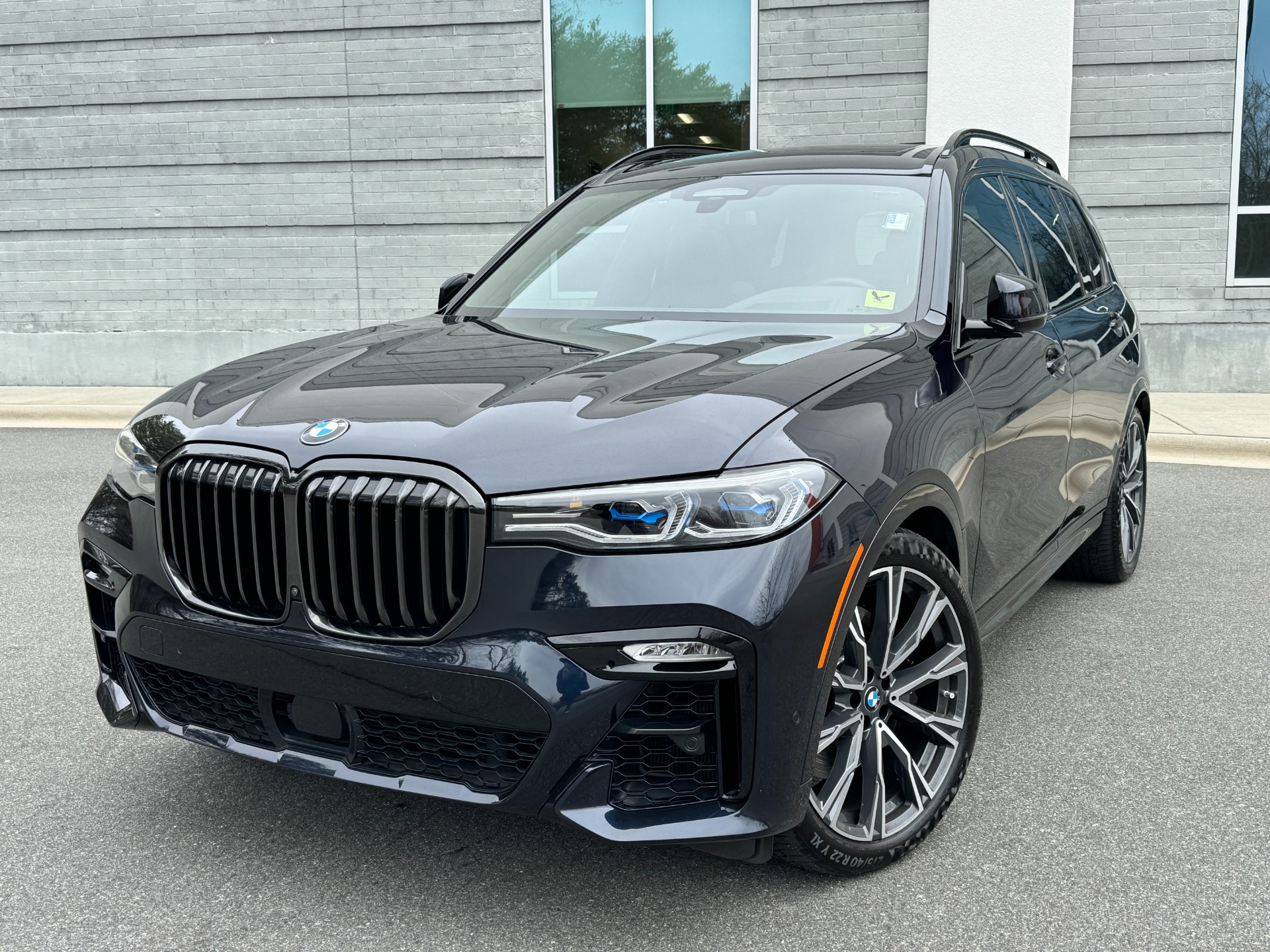 Used 2022 BMW X7 M50i COLD WEATHER PKG / LUXURY SEATING PKG / EXECUTIVE PKG / DRIVING ASSISTANCE  for sale Sold at Formula Imports in Charlotte NC 28227 1