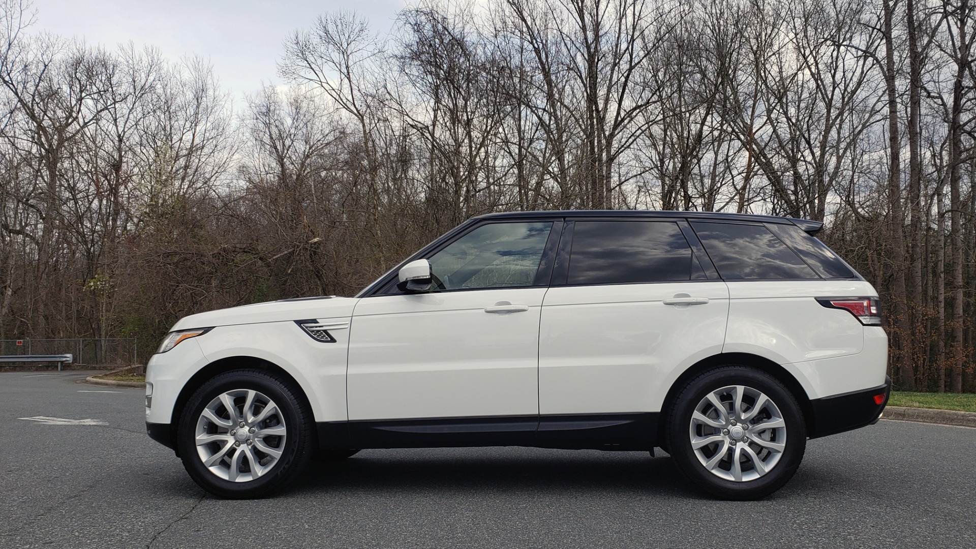 Used 2016 Land Rover RANGE ROVER SPORT V6 HSE 4WD / NAV / SUNROOF / MERIDIAN / REARVIEW for sale Sold at Formula Imports in Charlotte NC 28227 2
