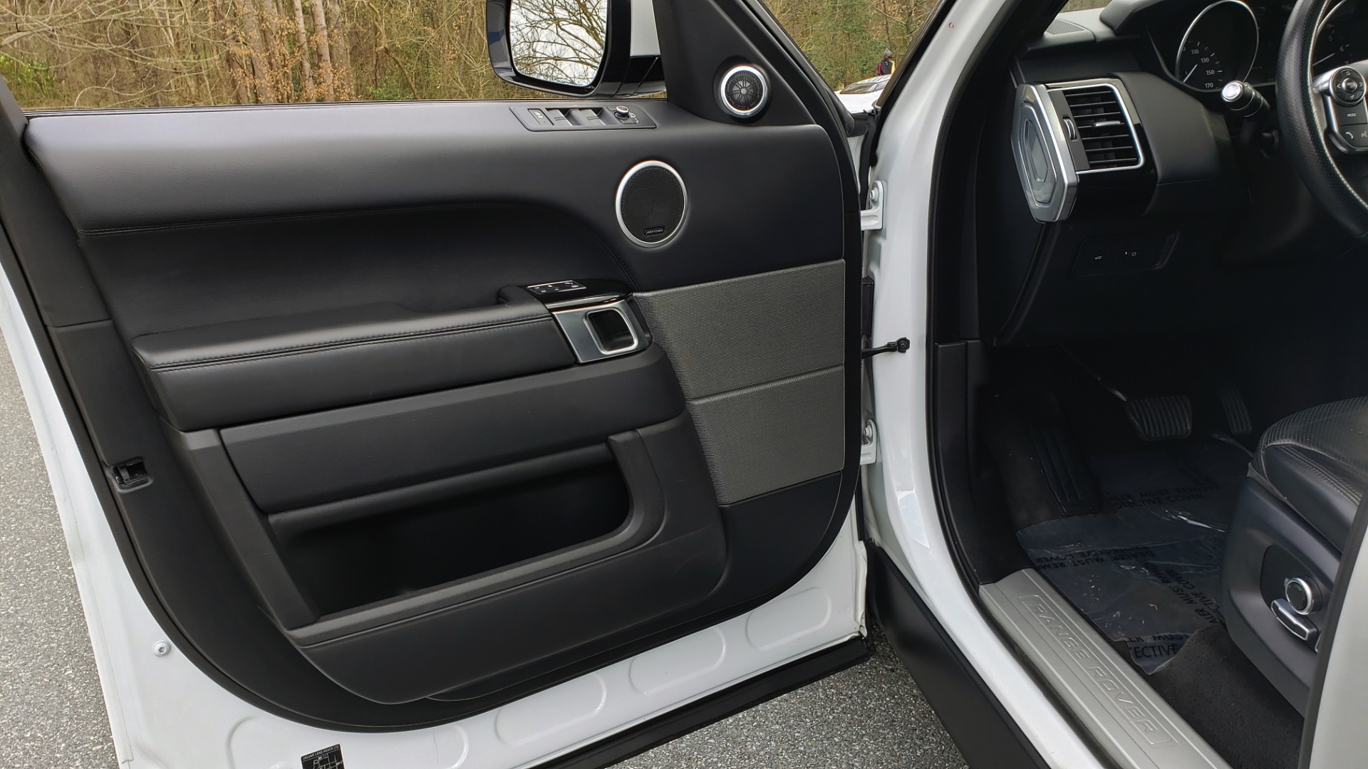 Used 2016 Land Rover RANGE ROVER SPORT V6 HSE 4WD / NAV / SUNROOF / MERIDIAN / REARVIEW for sale Sold at Formula Imports in Charlotte NC 28227 37