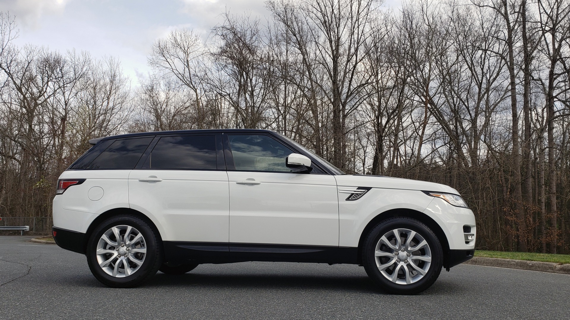 Used 2016 Land Rover RANGE ROVER SPORT V6 HSE 4WD / NAV / SUNROOF / MERIDIAN / REARVIEW for sale Sold at Formula Imports in Charlotte NC 28227 5