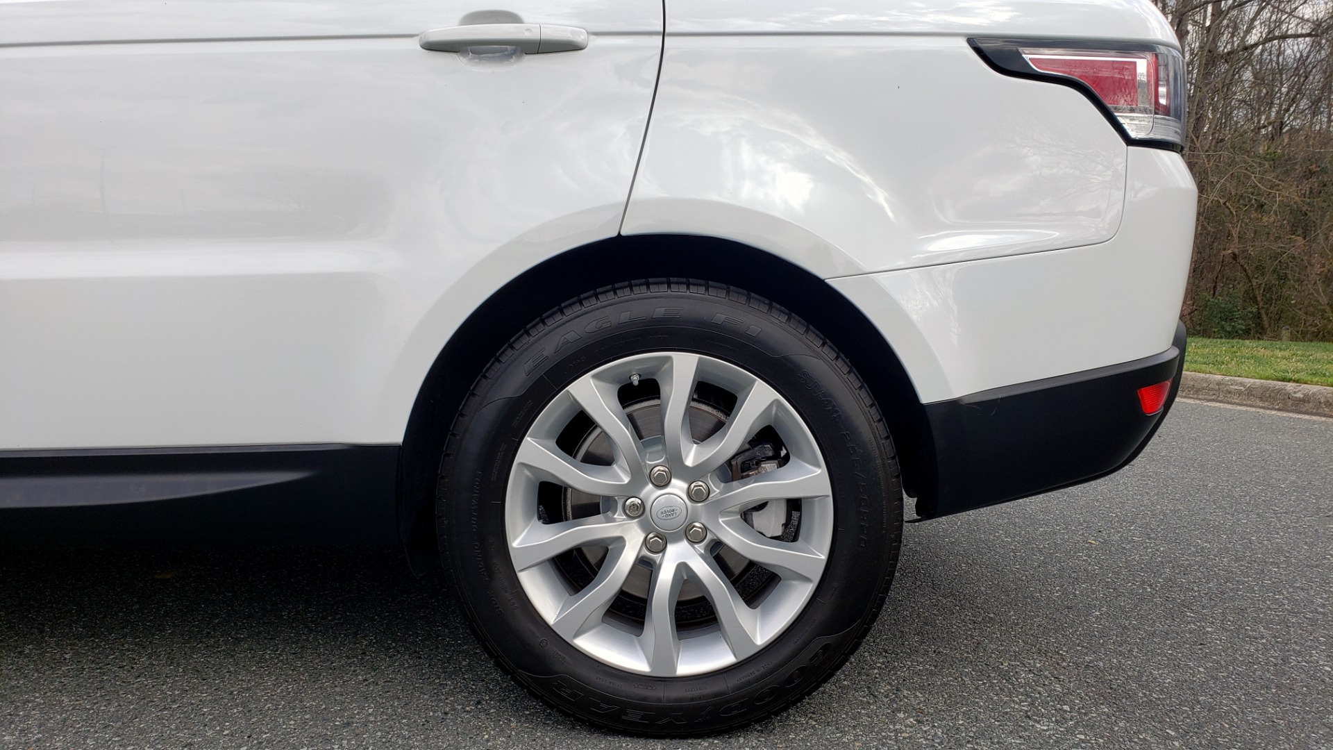 Used 2016 Land Rover RANGE ROVER SPORT V6 HSE 4WD / NAV / SUNROOF / MERIDIAN / REARVIEW for sale Sold at Formula Imports in Charlotte NC 28227 88