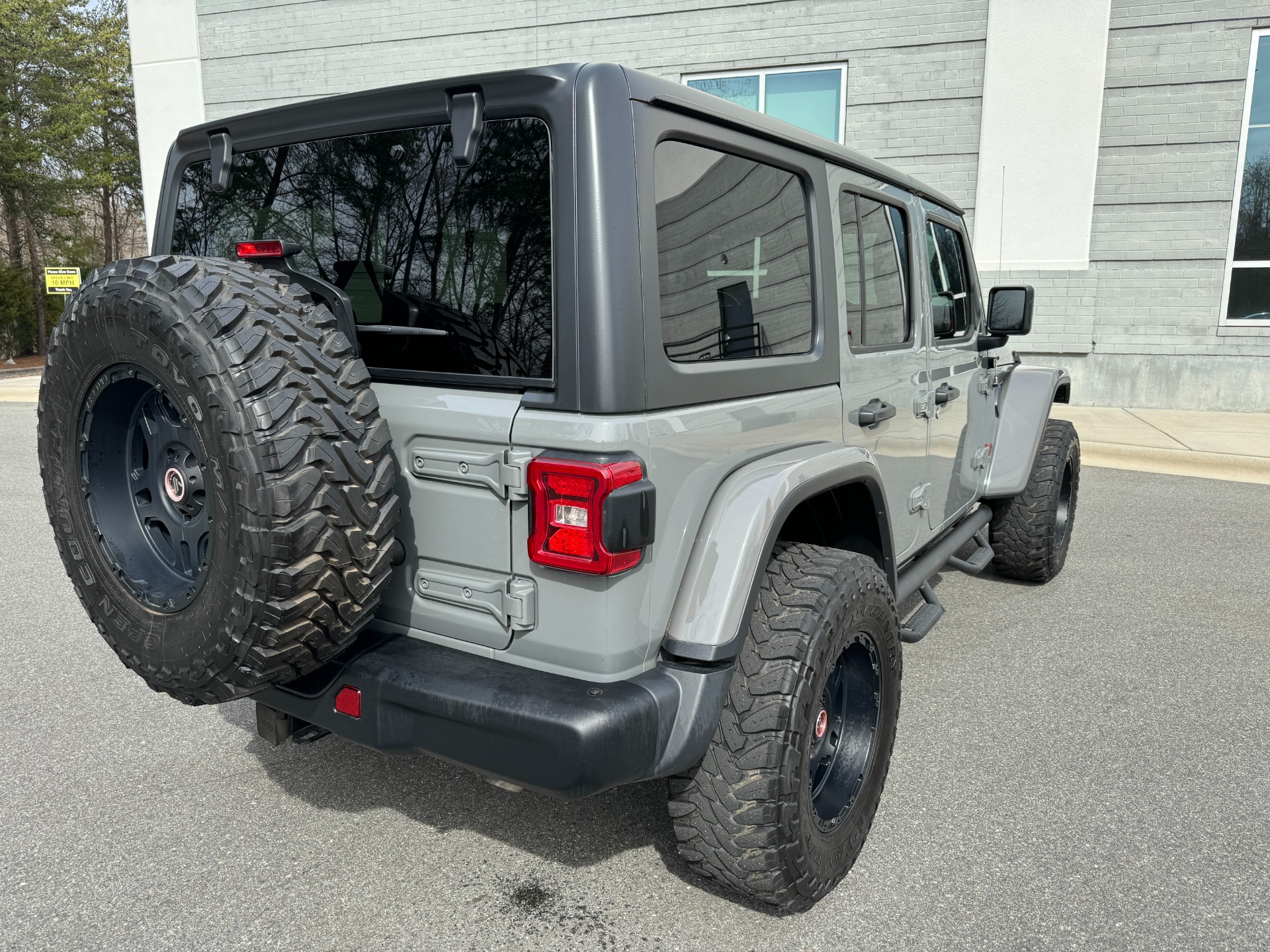 Used 2018 Jeep Wrangler Unlimited Rubicon EXTENDED LEATHER PKG / TOW PKG / LIGHTING PKG / OFFROAD WHEELS & TIRES for sale Sold at Formula Imports in Charlotte NC 28227 11