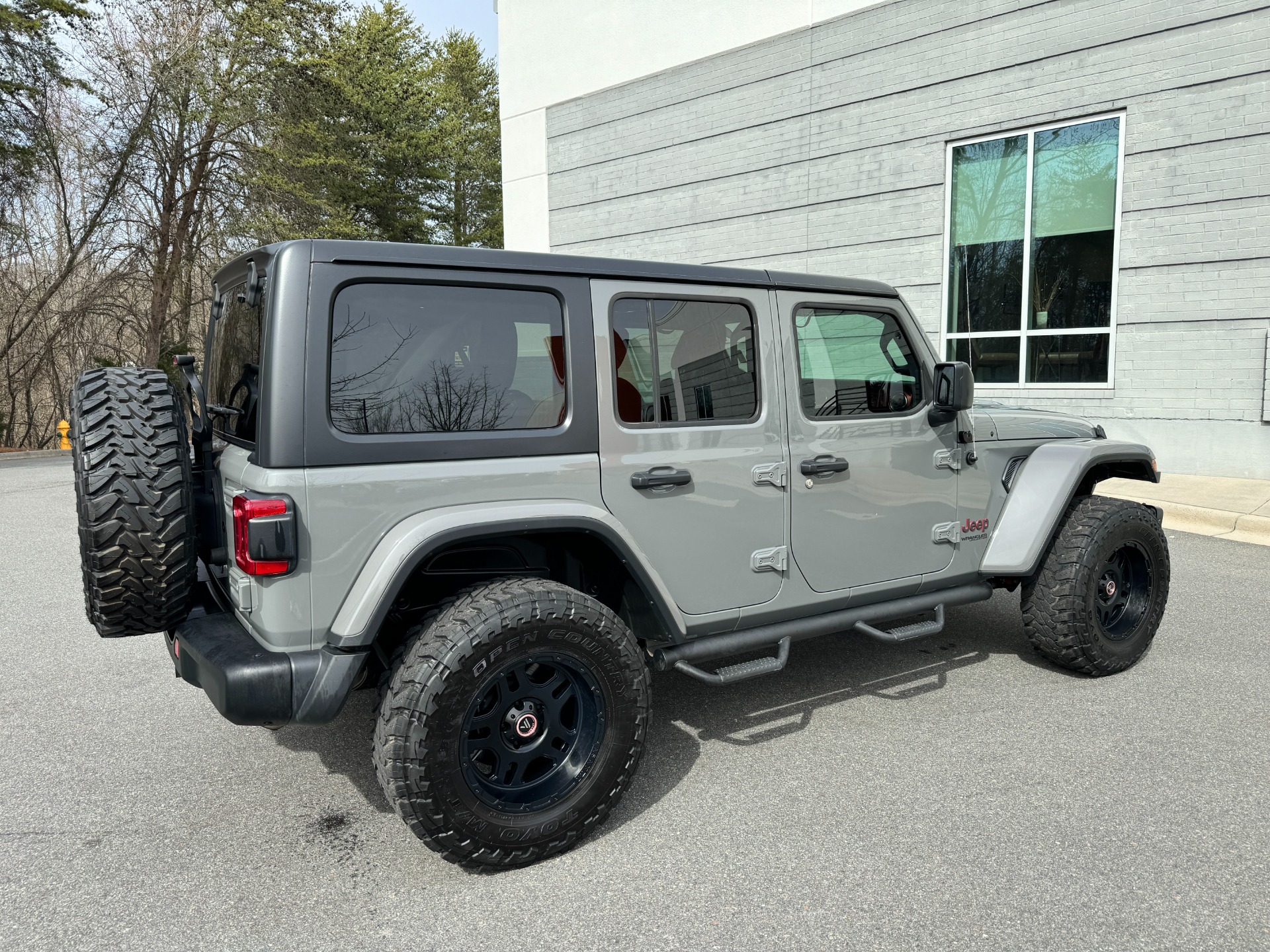 Used 2018 Jeep Wrangler Unlimited Rubicon EXTENDED LEATHER PKG / TOW PKG / LIGHTING PKG / OFFROAD WHEELS & TIRES for sale Sold at Formula Imports in Charlotte NC 28227 12