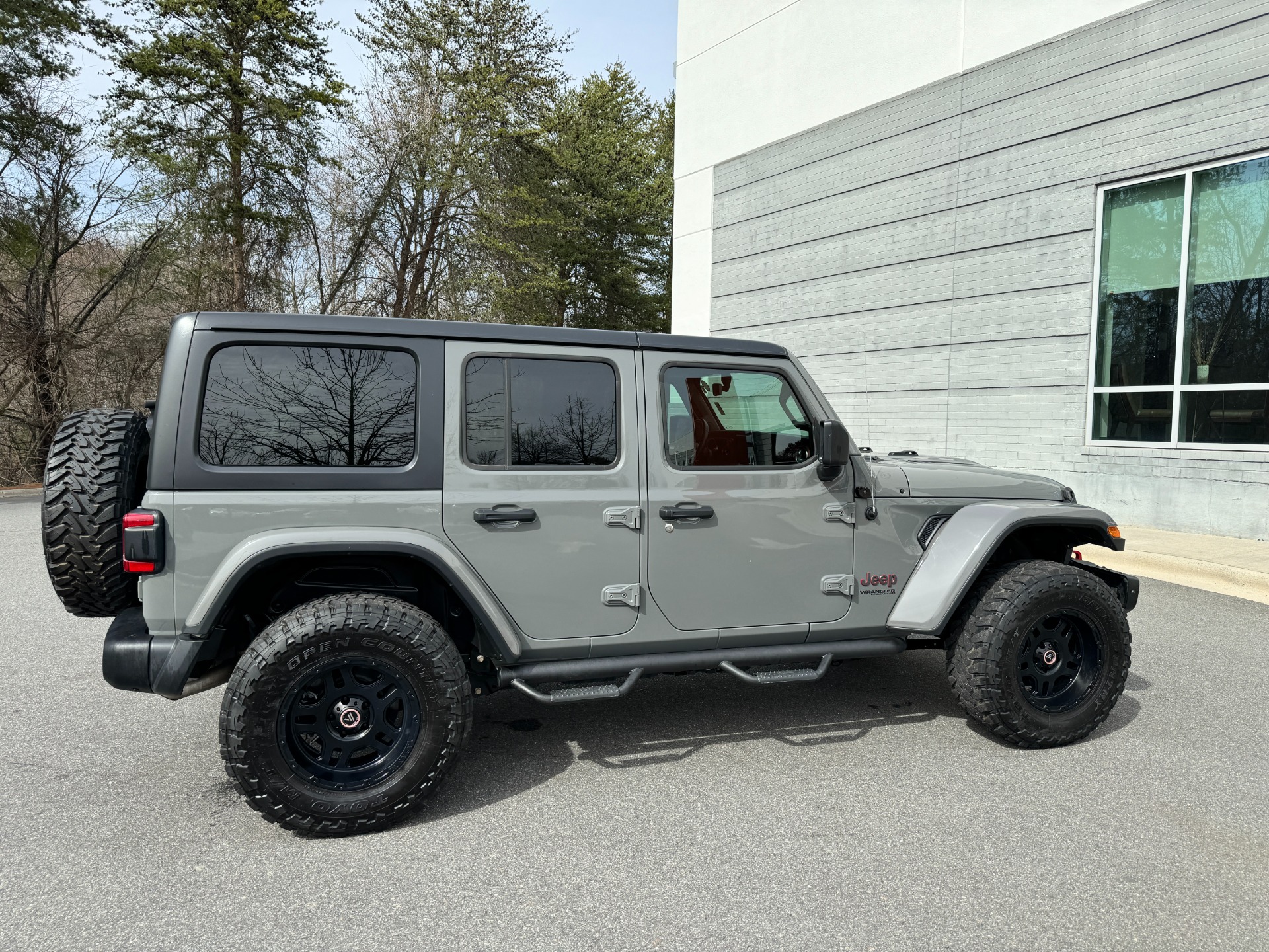 Used 2018 Jeep Wrangler Unlimited Rubicon EXTENDED LEATHER PKG / TOW PKG / LIGHTING PKG / OFFROAD WHEELS & TIRES for sale Sold at Formula Imports in Charlotte NC 28227 13