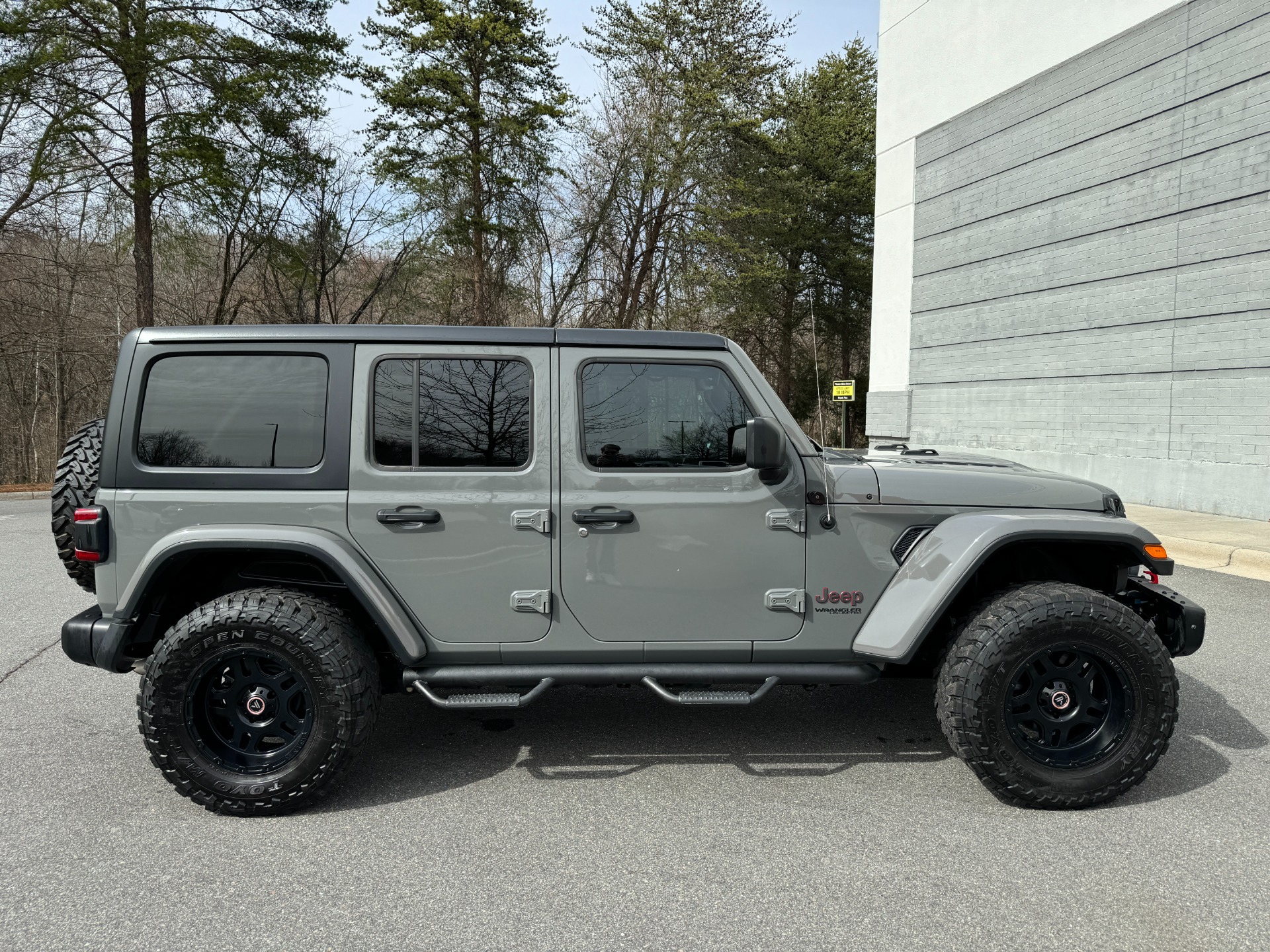 Used 2018 Jeep Wrangler Unlimited Rubicon EXTENDED LEATHER PKG / TOW PKG / LIGHTING PKG / OFFROAD WHEELS & TIRES for sale Sold at Formula Imports in Charlotte NC 28227 14