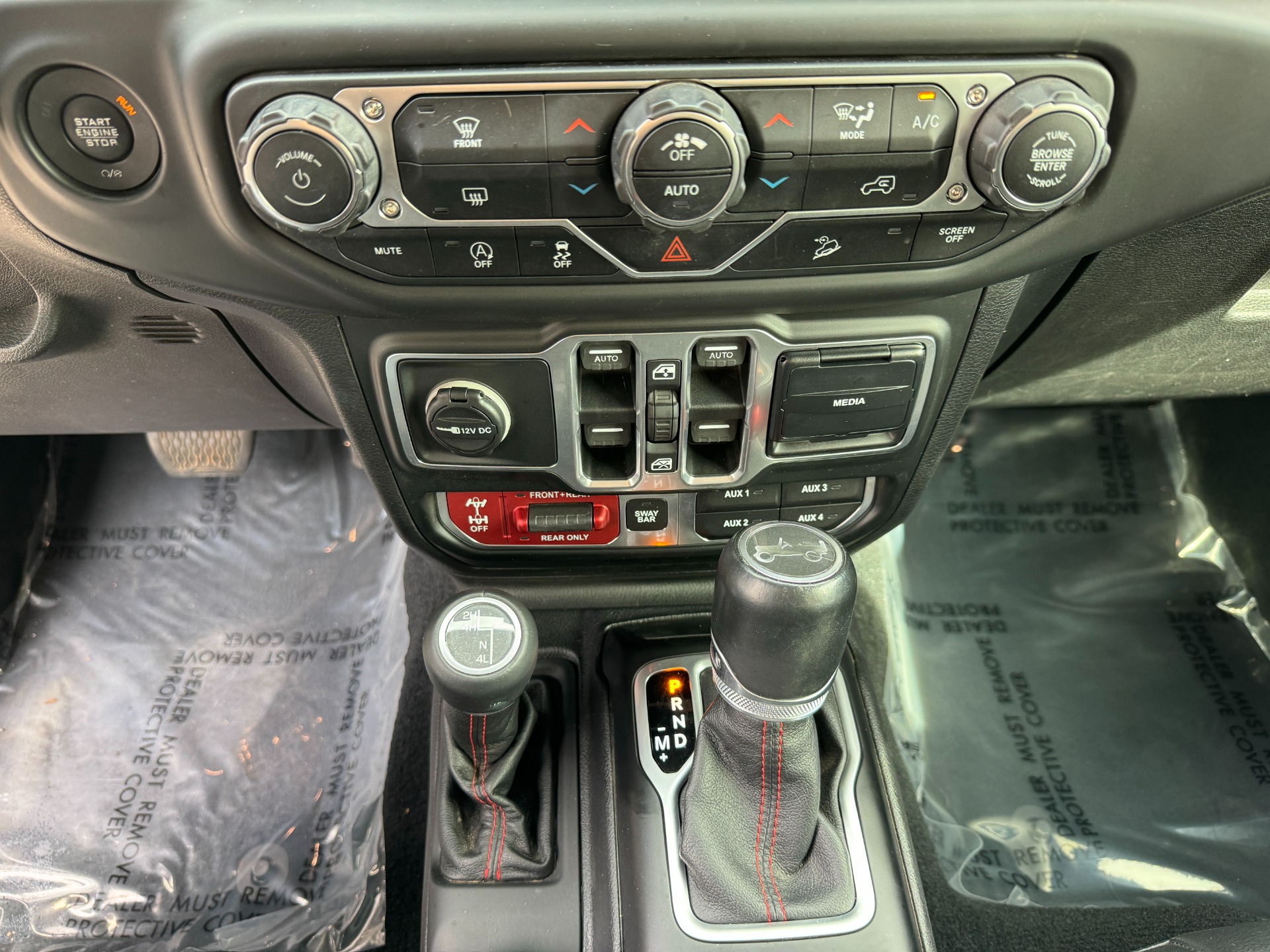 Used 2018 Jeep Wrangler Unlimited Rubicon EXTENDED LEATHER PKG / TOW PKG / LIGHTING PKG / OFFROAD WHEELS & TIRES for sale Sold at Formula Imports in Charlotte NC 28227 35