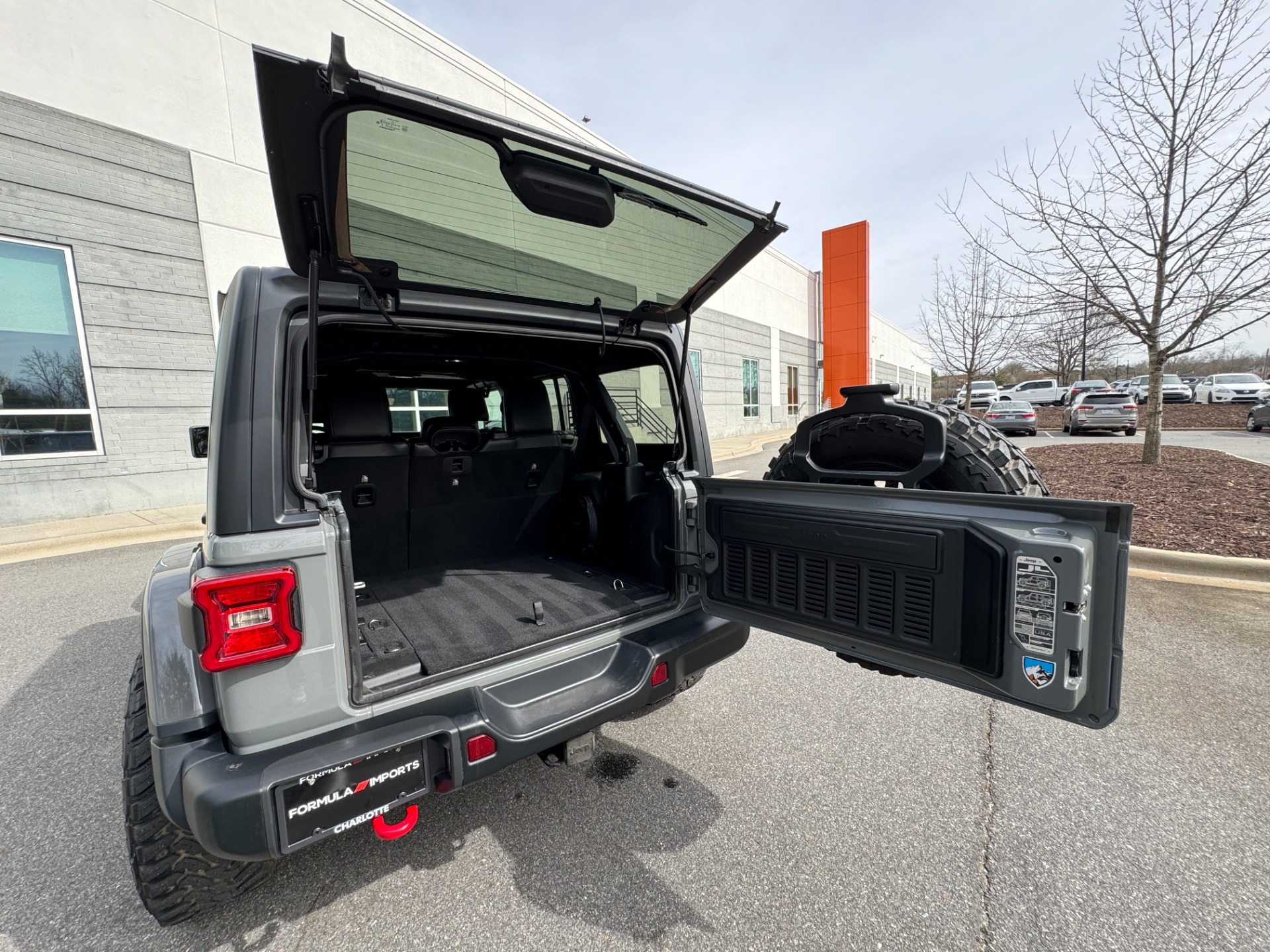 Used 2018 Jeep Wrangler Unlimited Rubicon EXTENDED LEATHER PKG / TOW PKG / LIGHTING PKG / OFFROAD WHEELS & TIRES for sale Sold at Formula Imports in Charlotte NC 28227 50