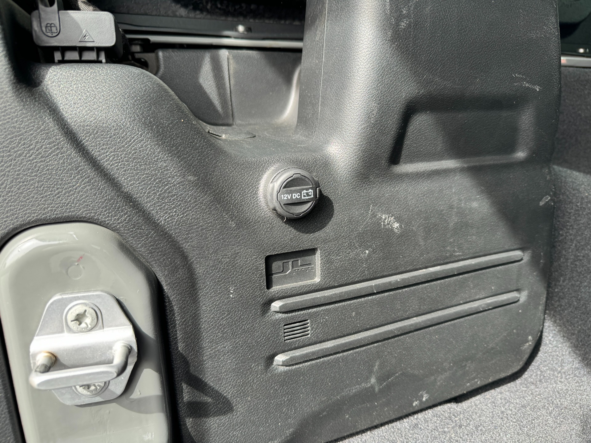 Used 2018 Jeep Wrangler Unlimited Rubicon EXTENDED LEATHER PKG / TOW PKG / LIGHTING PKG / OFFROAD WHEELS & TIRES for sale Sold at Formula Imports in Charlotte NC 28227 53