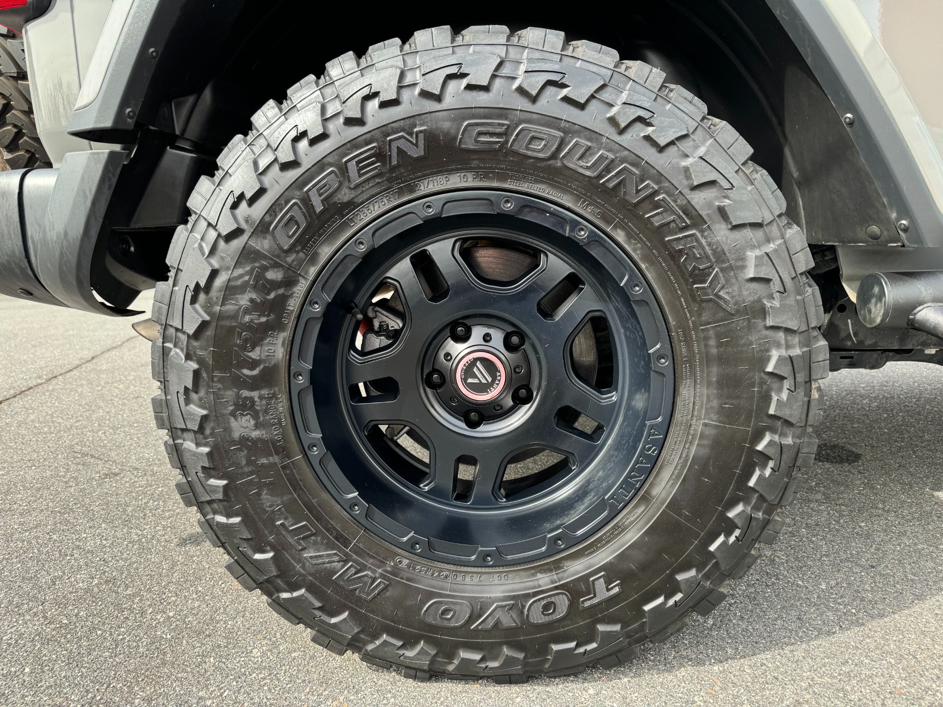 Used 2018 Jeep Wrangler Unlimited Rubicon EXTENDED LEATHER PKG / TOW PKG / LIGHTING PKG / OFFROAD WHEELS & TIRES for sale Sold at Formula Imports in Charlotte NC 28227 55