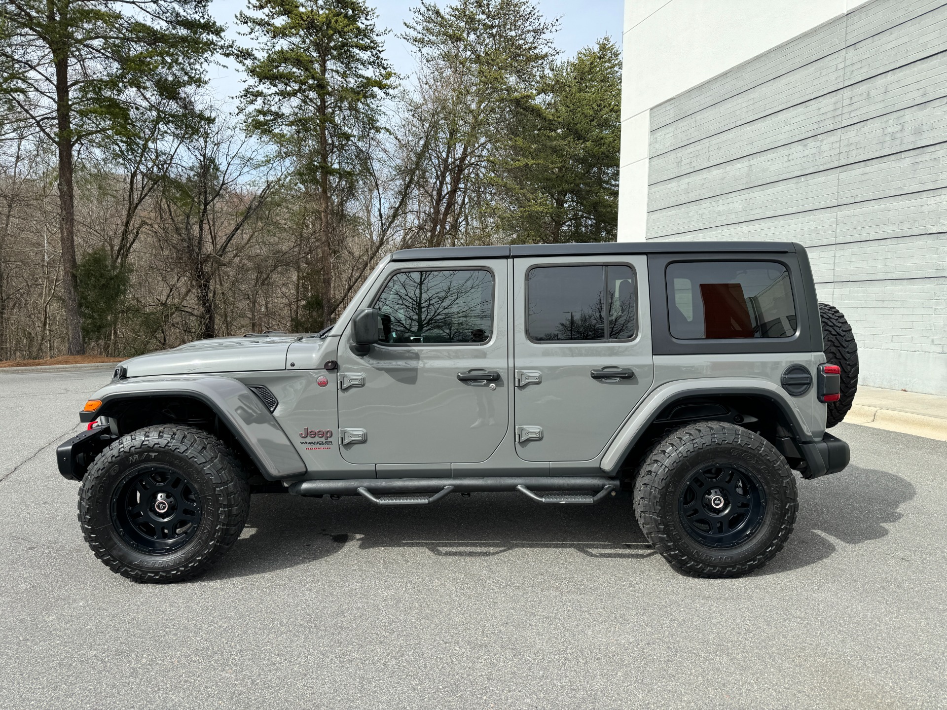 Used 2018 Jeep Wrangler Unlimited Rubicon EXTENDED LEATHER PKG / TOW PKG / LIGHTING PKG / OFFROAD WHEELS & TIRES for sale Sold at Formula Imports in Charlotte NC 28227 6