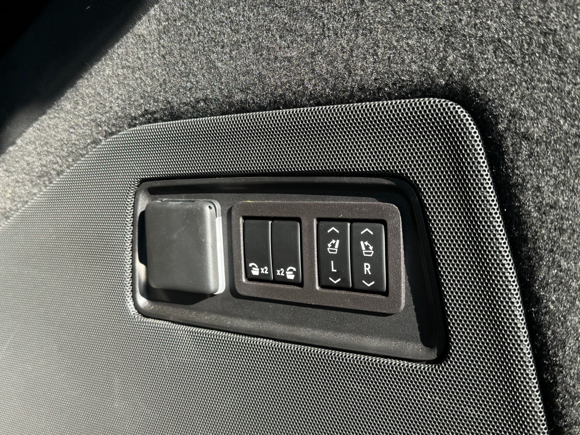 Used 2023 Cadillac Escalade 4WD Sport Platinum BREMBO BRAKES / PLATINUM EDITION / CONSOLE REFRIGERATOR for sale Sold at Formula Imports in Charlotte NC 28227 61