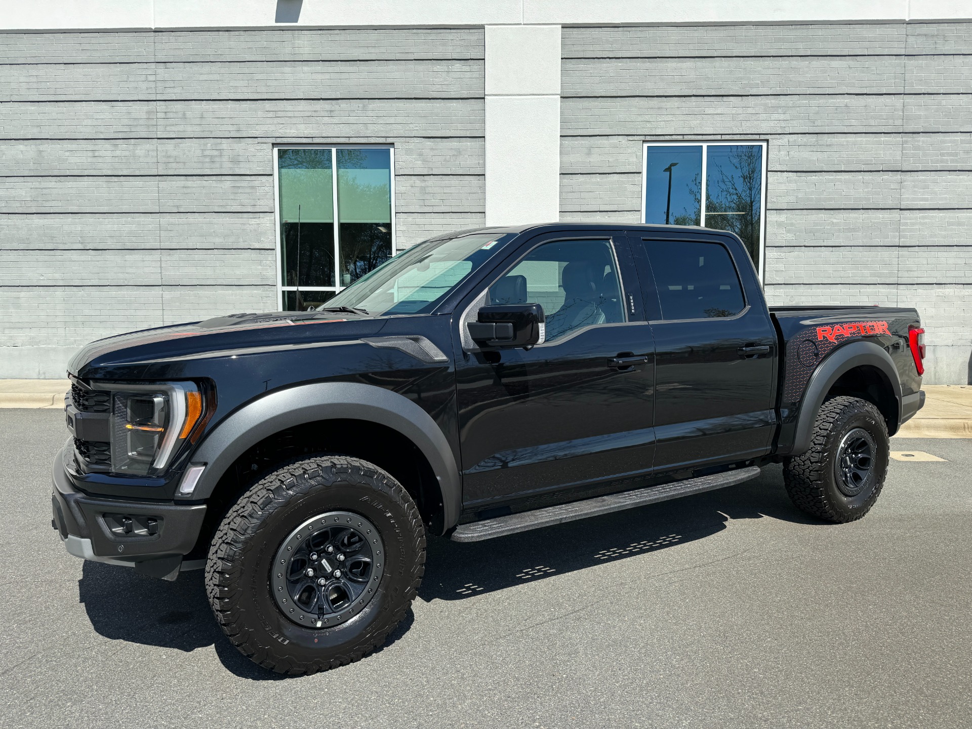 Used 2023 Ford F-150 Raptor MOONROOF / CARBON FIBER PKG / RAPTOR EXTERIOR PKG / FORGED WHEELS for sale Sold at Formula Imports in Charlotte NC 28227 4