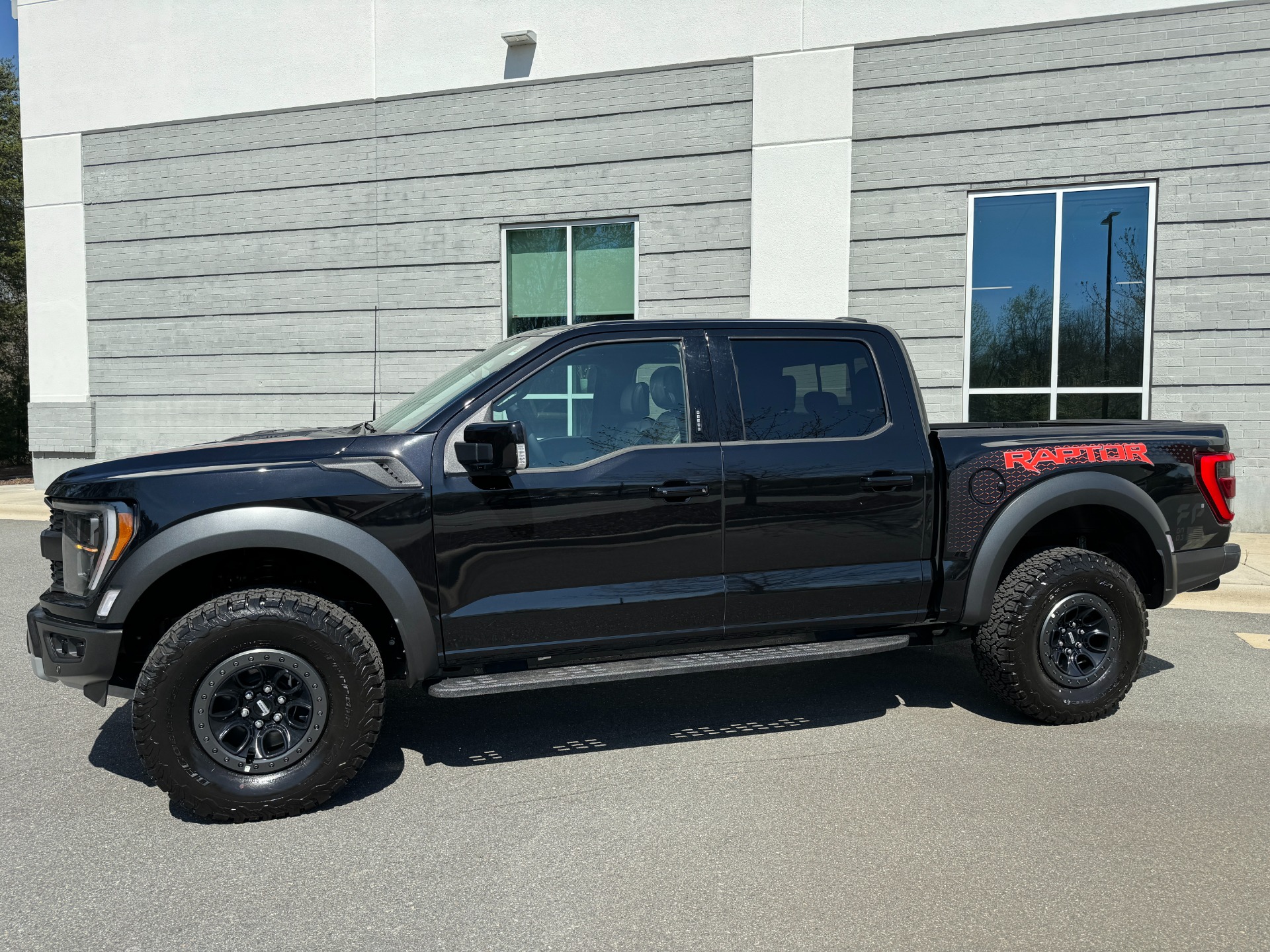 Used 2023 Ford F-150 Raptor MOONROOF / CARBON FIBER PKG / RAPTOR EXTERIOR PKG / FORGED WHEELS for sale Sold at Formula Imports in Charlotte NC 28227 5