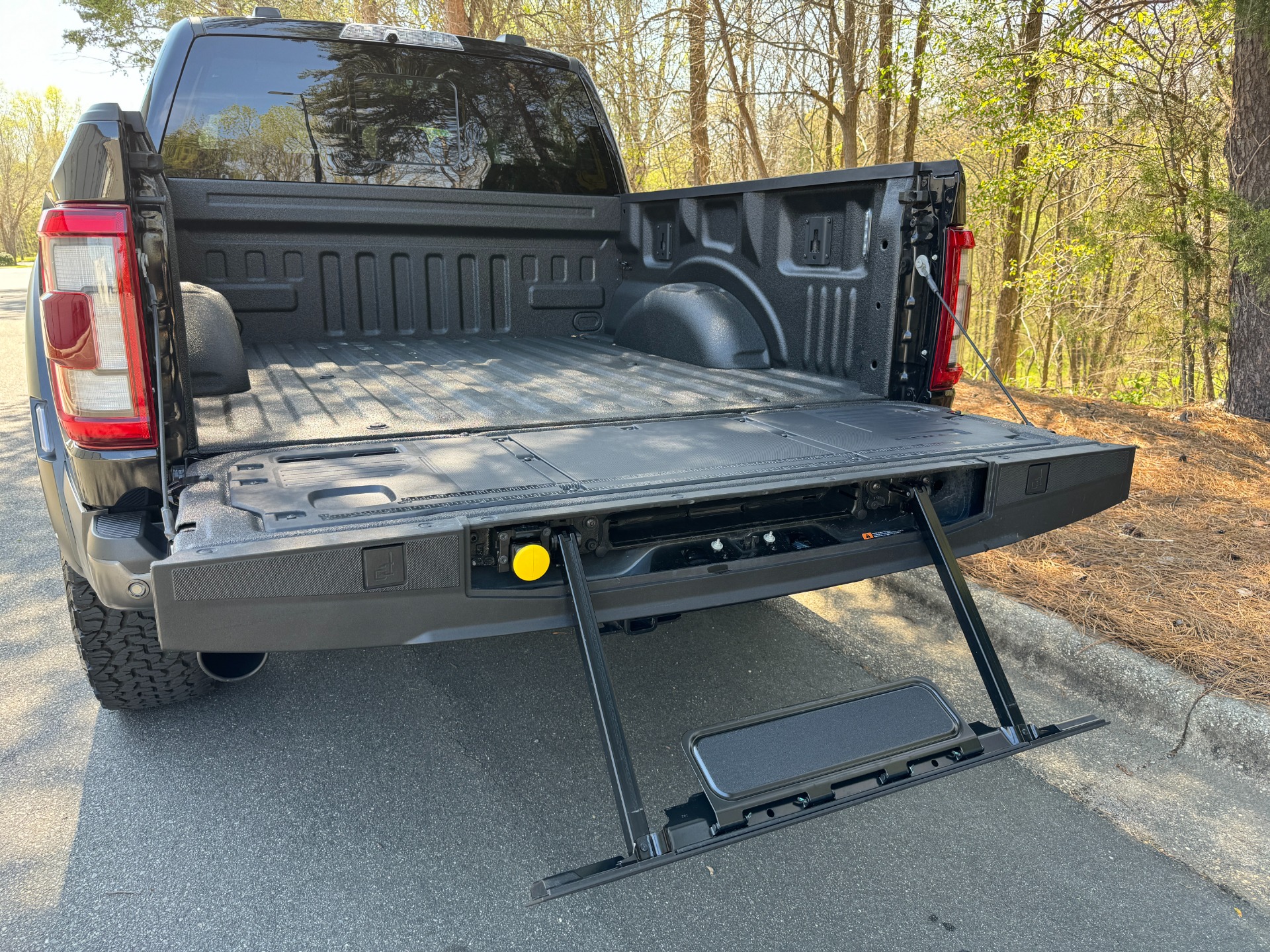 Used 2023 Ford F-150 Raptor MOONROOF / CARBON FIBER PKG / RAPTOR EXTERIOR PKG / FORGED WHEELS for sale Sold at Formula Imports in Charlotte NC 28227 58