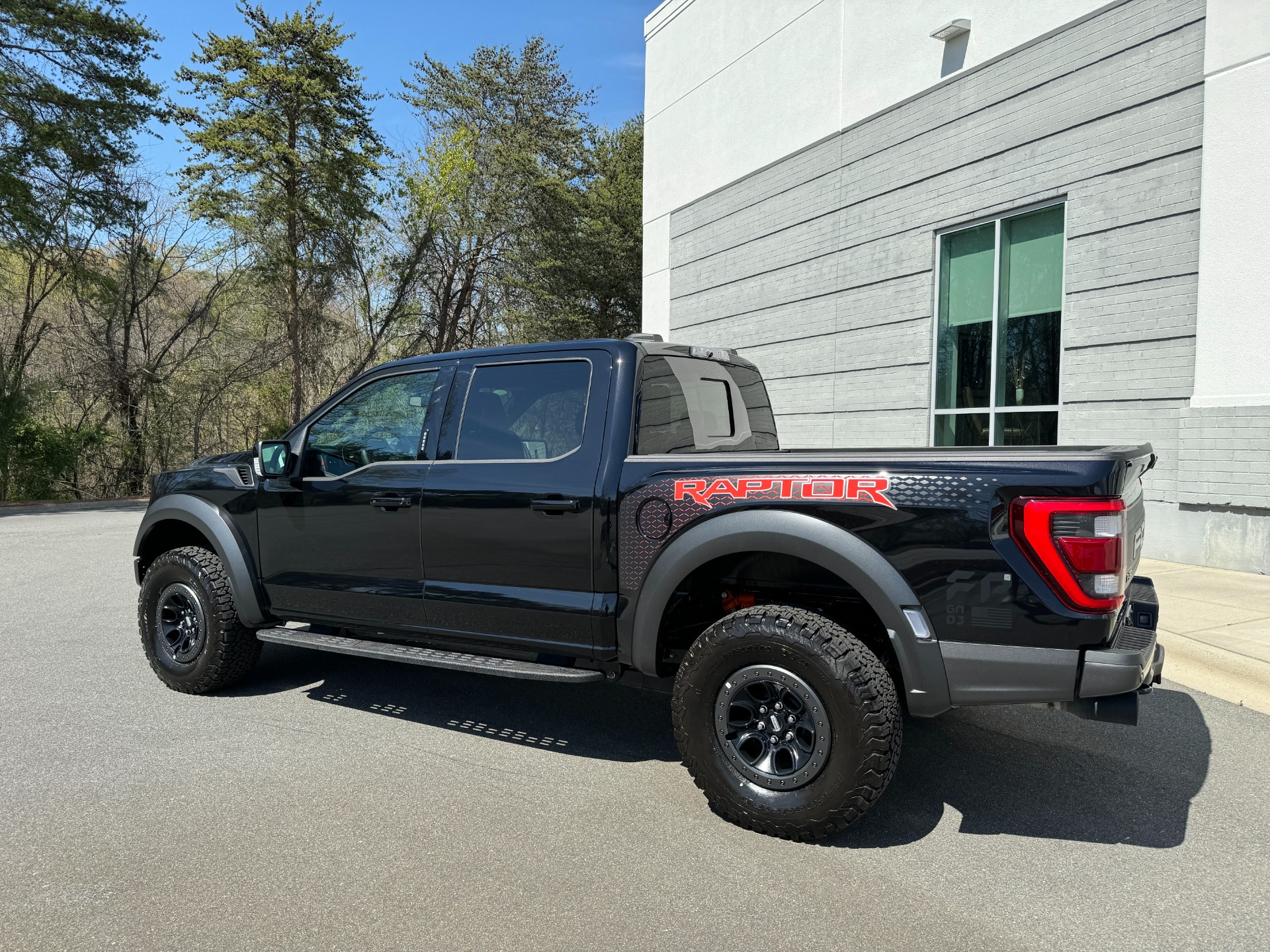 Used 2023 Ford F-150 Raptor MOONROOF / CARBON FIBER PKG / RAPTOR EXTERIOR PKG / FORGED WHEELS for sale Sold at Formula Imports in Charlotte NC 28227 7