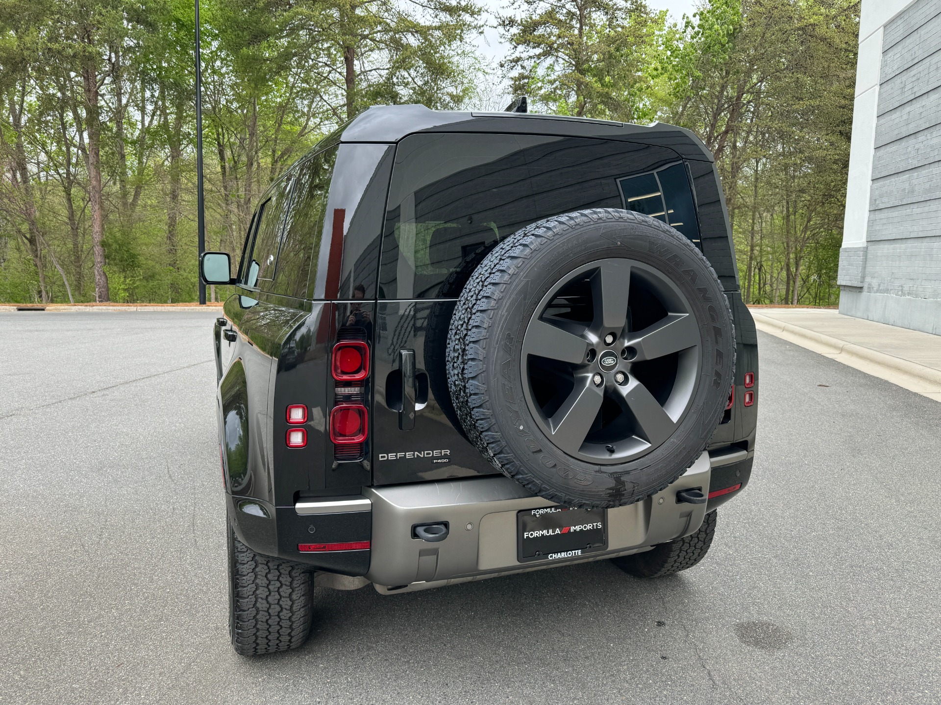 Used 2022 Land Rover Defender X-Dynamic SE 20 WHEELS / OFF-ROAD TIRES / COLD CLIMATE PKG for sale Sold at Formula Imports in Charlotte NC 28227 11