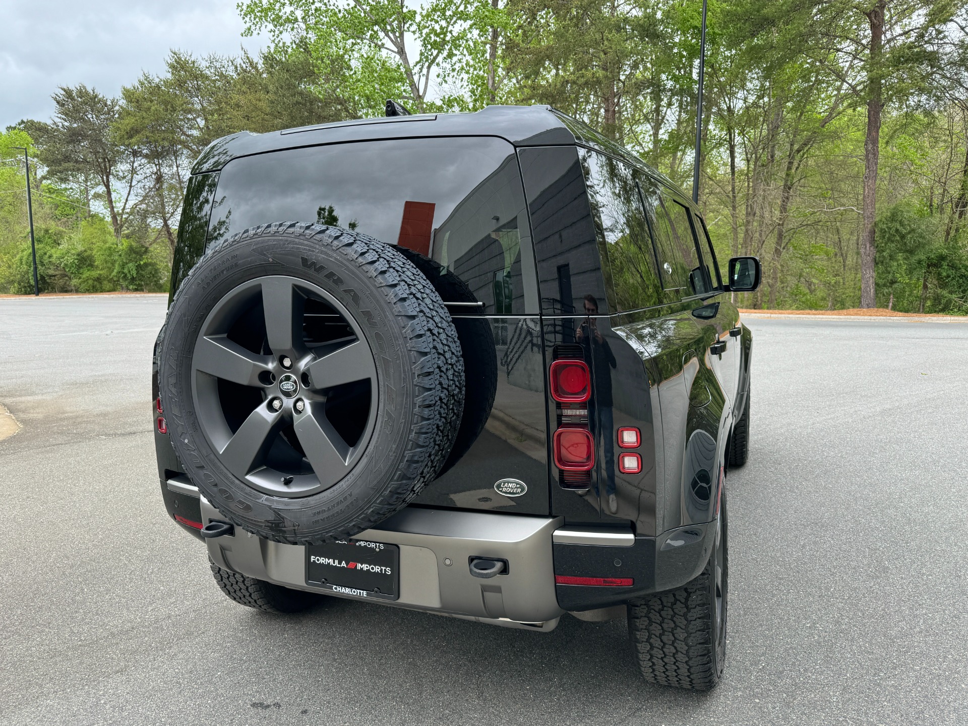 Used 2022 Land Rover Defender X-Dynamic SE 20 WHEELS / OFF-ROAD TIRES / COLD CLIMATE PKG for sale Sold at Formula Imports in Charlotte NC 28227 13
