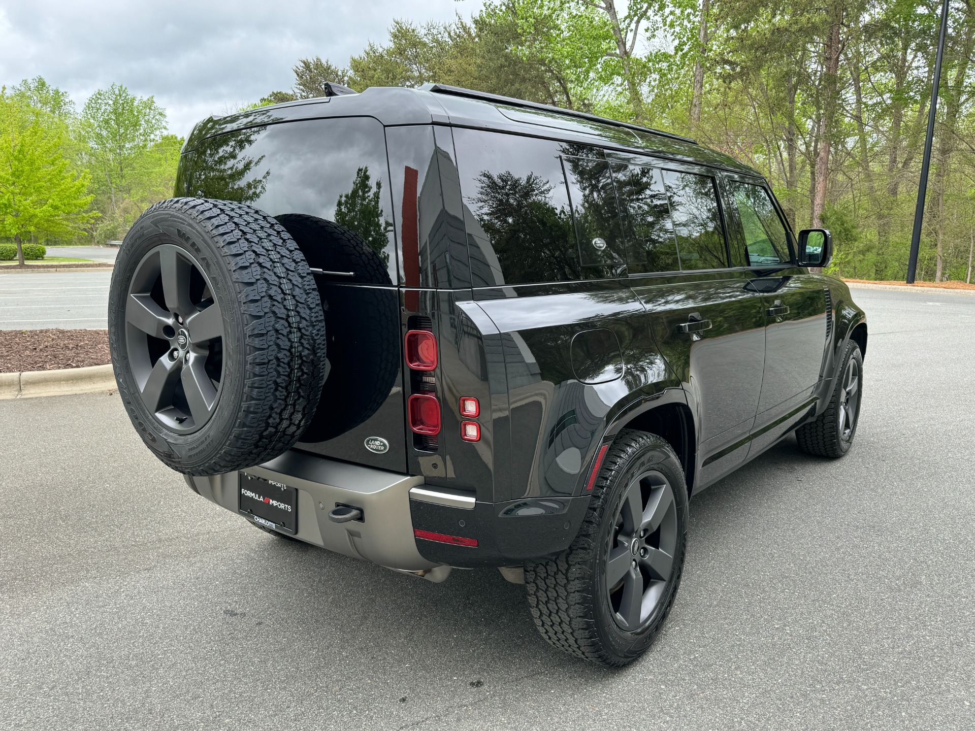 Used 2022 Land Rover Defender X-Dynamic SE 20 WHEELS / OFF-ROAD TIRES / COLD CLIMATE PKG for sale Sold at Formula Imports in Charlotte NC 28227 14