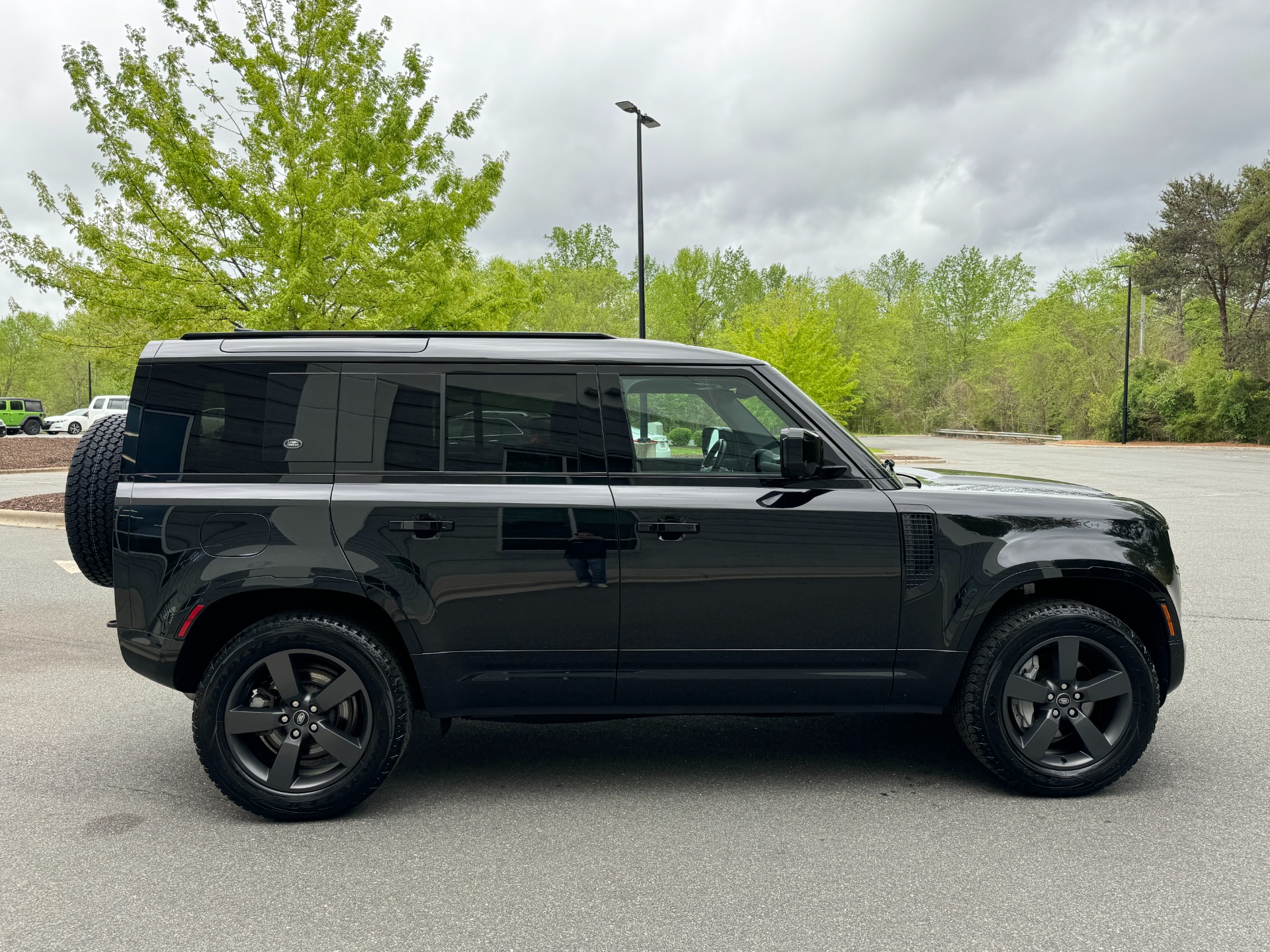 Used 2022 Land Rover Defender X-Dynamic SE 20 WHEELS / OFF-ROAD TIRES / COLD CLIMATE PKG for sale Sold at Formula Imports in Charlotte NC 28227 17