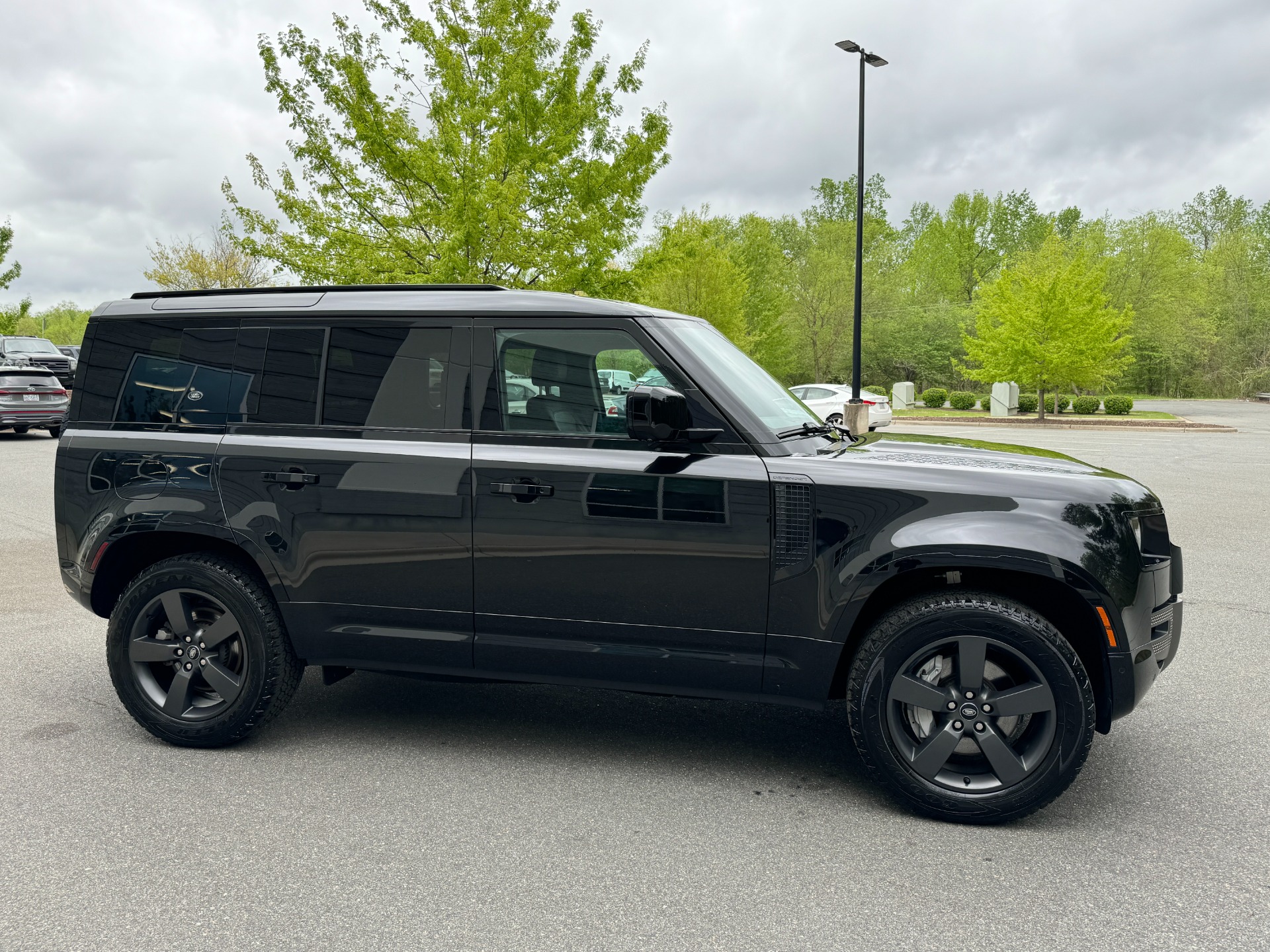 Used 2022 Land Rover Defender X-Dynamic SE 20 WHEELS / OFF-ROAD TIRES / COLD CLIMATE PKG for sale Sold at Formula Imports in Charlotte NC 28227 18