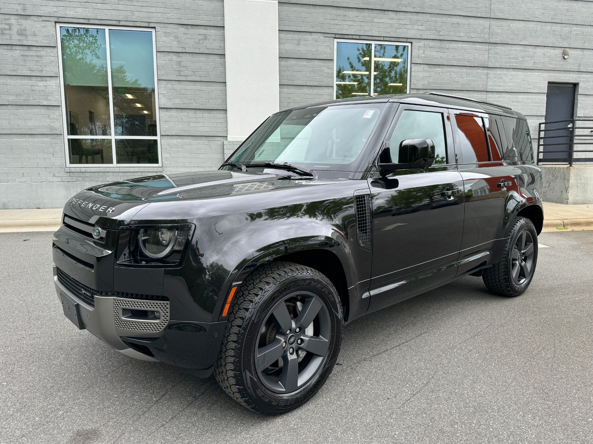 Used 2022 Land Rover Defender X-Dynamic SE 20 WHEELS / OFF-ROAD TIRES / COLD CLIMATE PKG for sale Sold at Formula Imports in Charlotte NC 28227 4