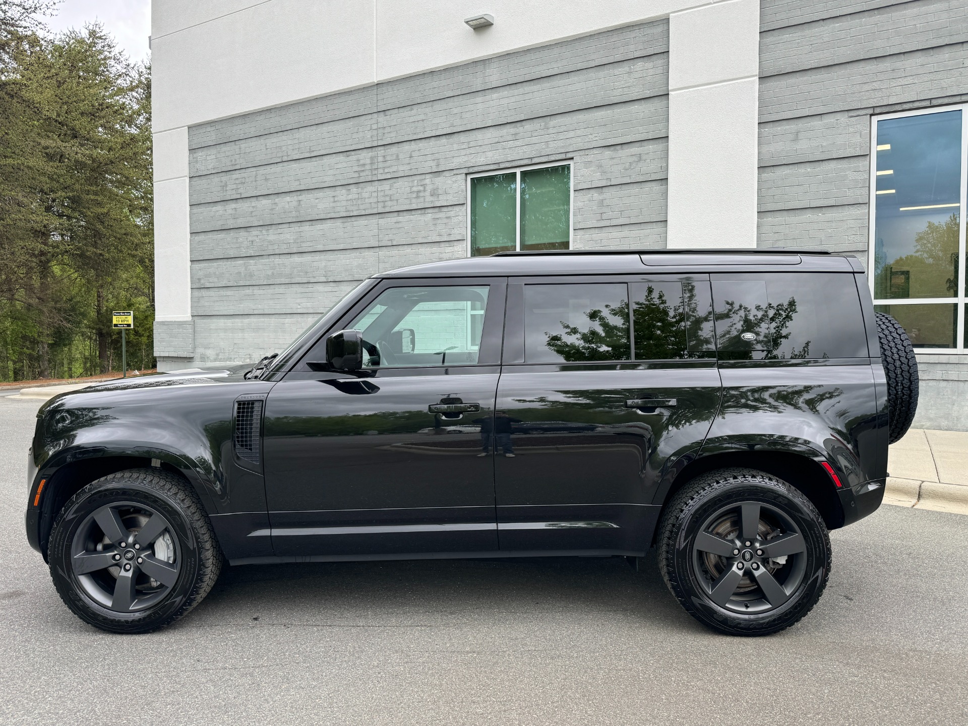 Used 2022 Land Rover Defender X-Dynamic SE 20 WHEELS / OFF-ROAD TIRES / COLD CLIMATE PKG for sale Sold at Formula Imports in Charlotte NC 28227 7