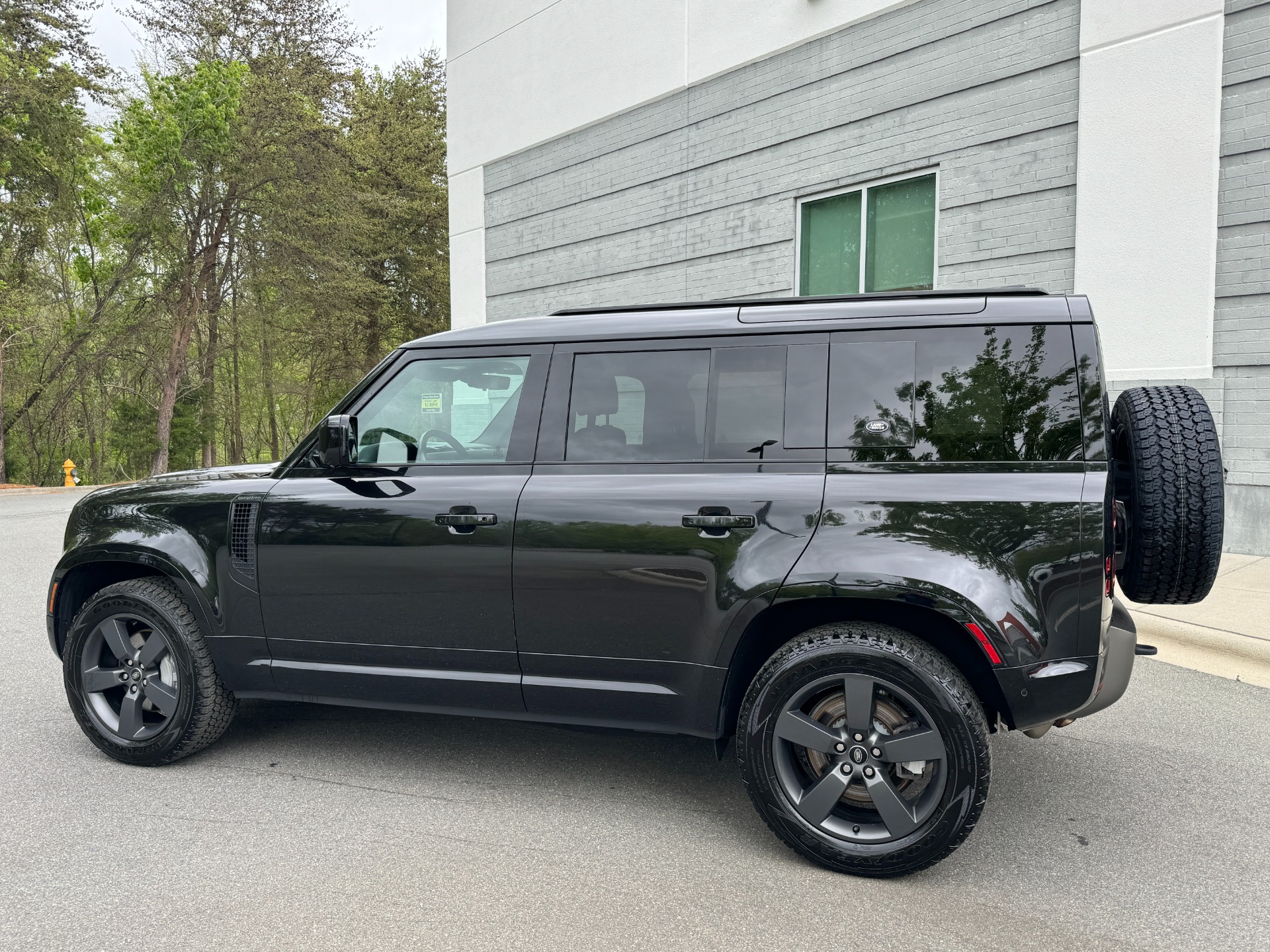 Used 2022 Land Rover Defender X-Dynamic SE 20 WHEELS / OFF-ROAD TIRES / COLD CLIMATE PKG for sale Sold at Formula Imports in Charlotte NC 28227 8