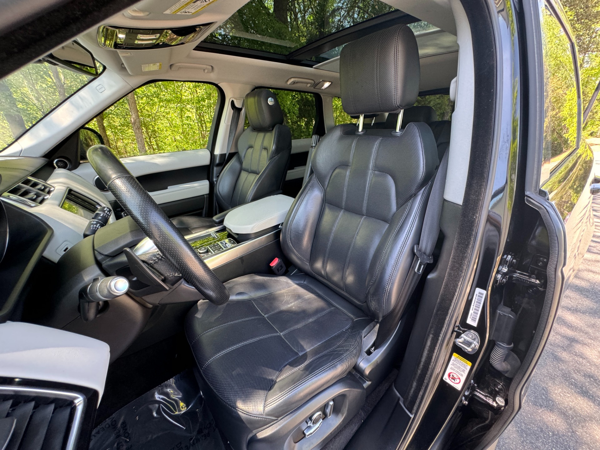 Used 2016 Land Rover Range Rover Sport V8 SUPERCHARGED / COMFORT & VISIBILITY PKG / MERIDIAN PREMIUM SOUND / DRIVER A for sale Sold at Formula Imports in Charlotte NC 28227 24