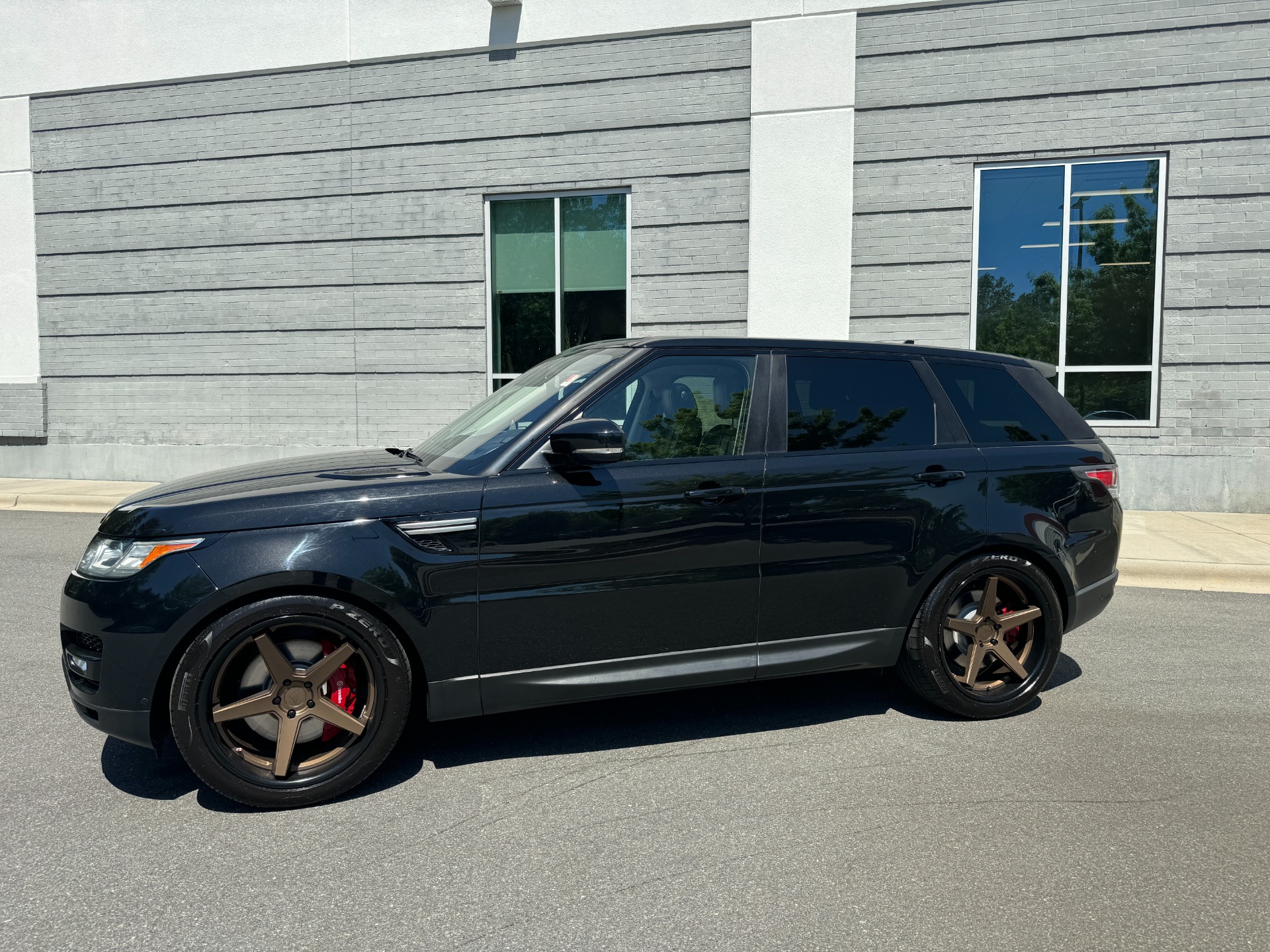 Used 2016 Land Rover Range Rover Sport V8 SUPERCHARGED / COMFORT & VISIBILITY PKG / MERIDIAN PREMIUM SOUND / DRIVER A for sale Sold at Formula Imports in Charlotte NC 28227 5