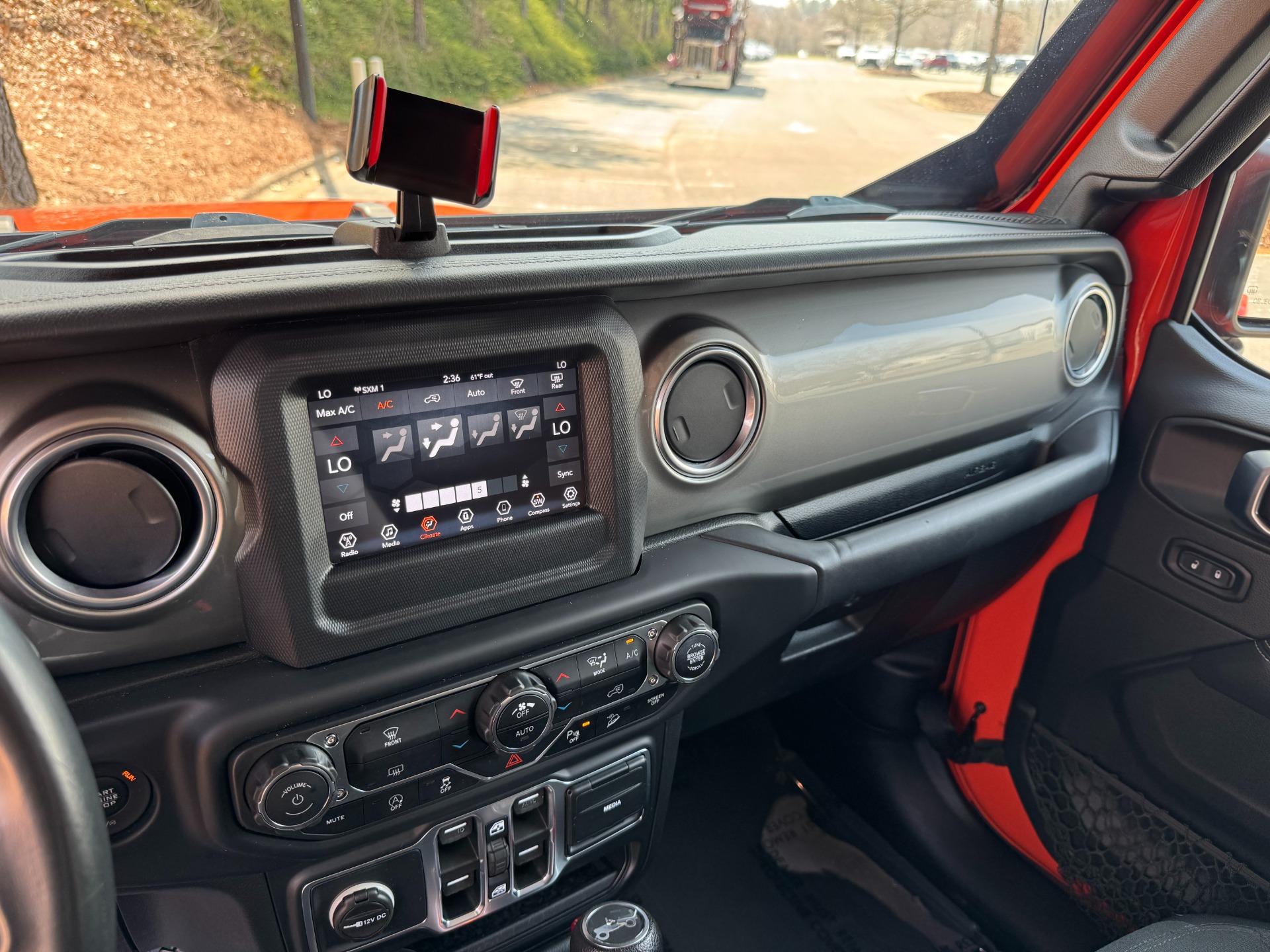 Used 2018 Jeep Wrangler Unlimited Sahara HARD TOP / WHEELS & ACCESSORIES for sale Sold at Formula Imports in Charlotte NC 28227 39