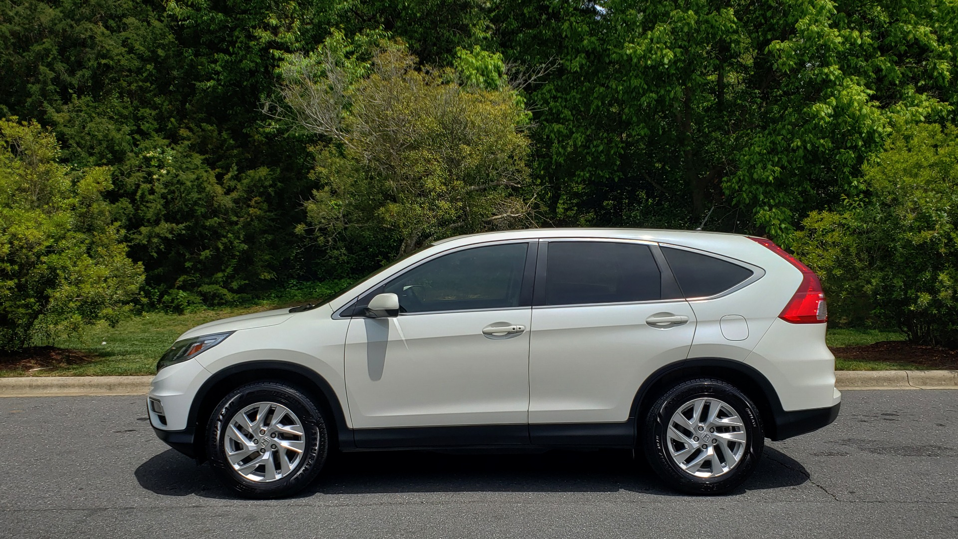 Used 2016 Honda CR-V EX / SUNROOF / 4-CYL / AUTO / 17IN ALLOY WHEELS for sale Sold at Formula Imports in Charlotte NC 28227 2