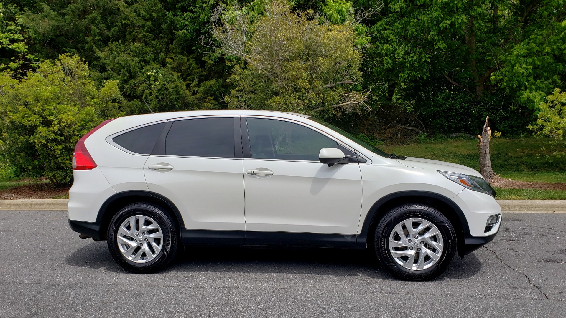 Used 2016 Honda CR-V EX / SUNROOF / 4-CYL / AUTO / 17IN ALLOY WHEELS for sale Sold at Formula Imports in Charlotte NC 28227 5