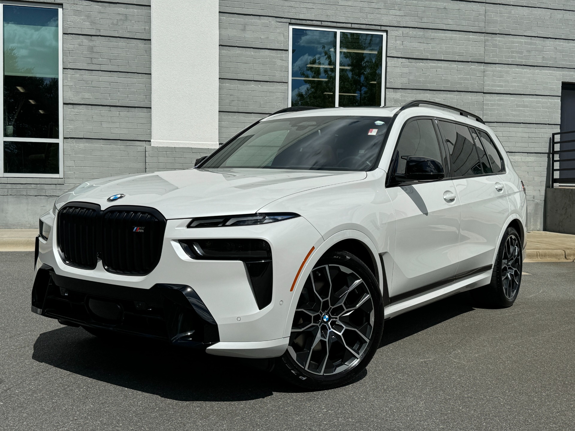 Used 2024 BMW X7 M60i EXTENDED MERINO LEATHER / M SPORT PKG / EXECUTIVE PKG / BOWERS & WILKINS for sale Sold at Formula Imports in Charlotte NC 28227 1