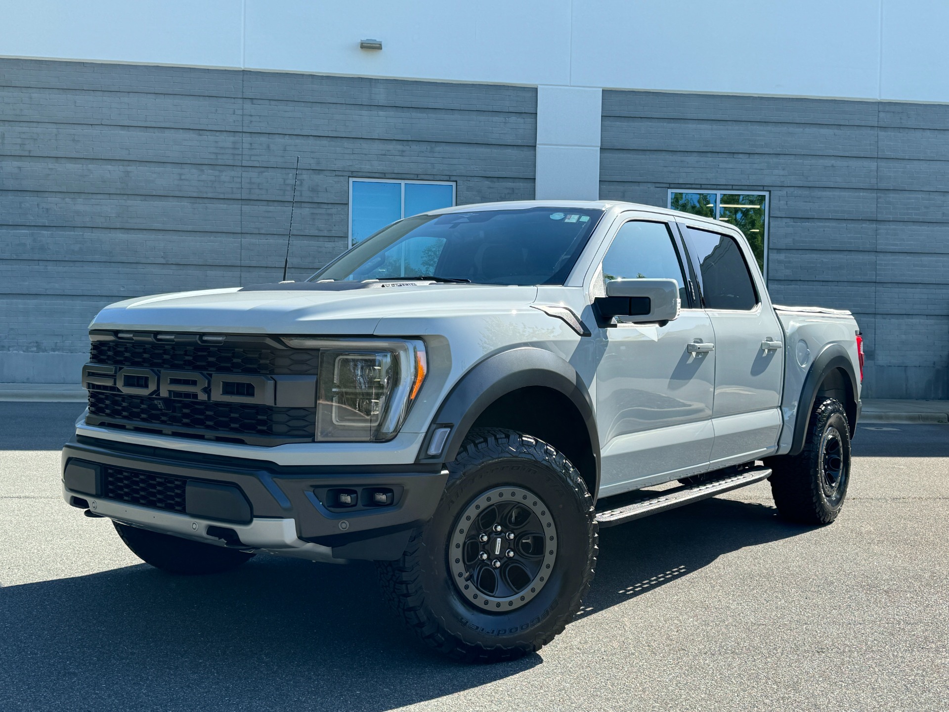 Used 2023 Ford F-150 RAPTOR MOONROOF / POWER TAILGATE / BEDCOVER / RECARO SEATS for sale Sold at Formula Imports in Charlotte NC 28227 1