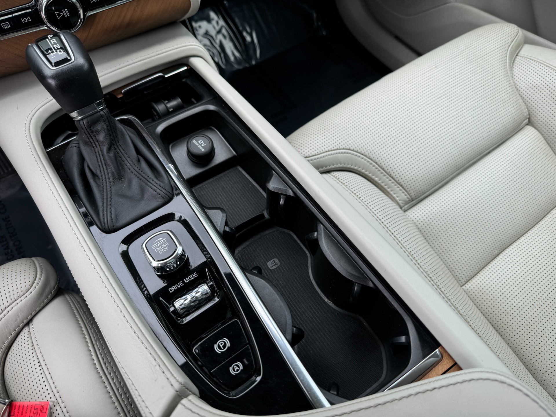 Used 2018 Volvo XC90 Inscription for sale Sold at Formula Imports in Charlotte NC 28227 33