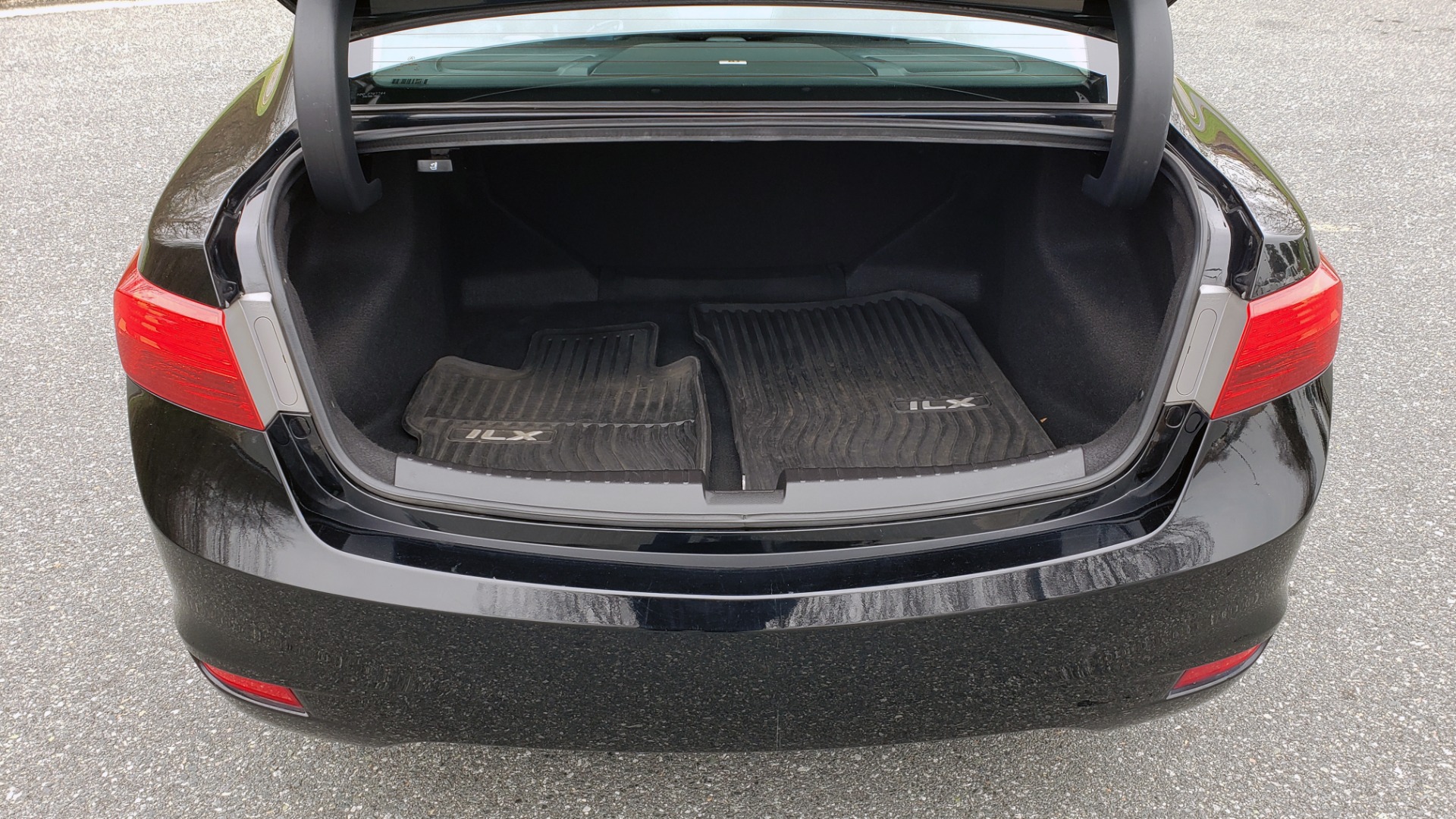 Used 2013 Acura ILX TECH PKG / SUNROOF / NAV / DUAL-ZONE A/C / REARVIEW for sale Sold at Formula Imports in Charlotte NC 28227 15