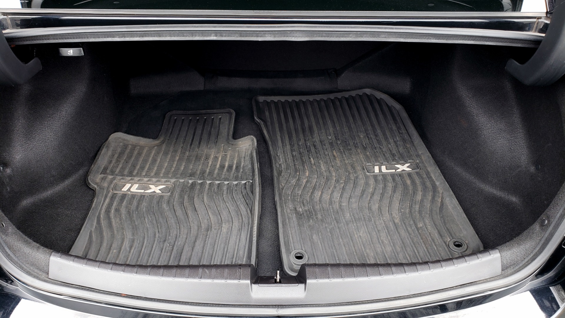 Used 2013 Acura ILX TECH PKG / SUNROOF / NAV / DUAL-ZONE A/C / REARVIEW for sale Sold at Formula Imports in Charlotte NC 28227 16