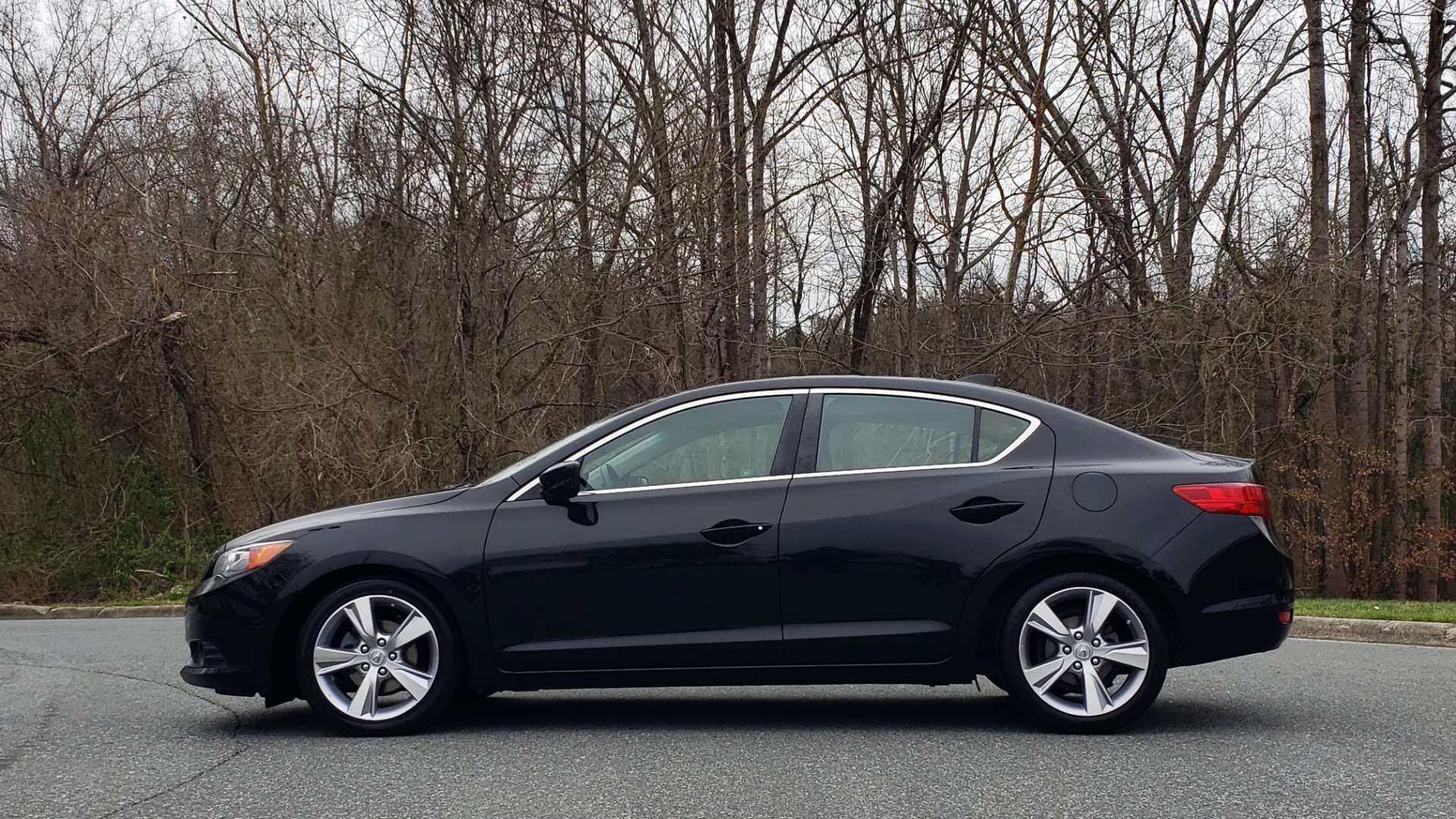 Used 2013 Acura ILX TECH PKG / SUNROOF / NAV / DUAL-ZONE A/C / REARVIEW for sale Sold at Formula Imports in Charlotte NC 28227 2