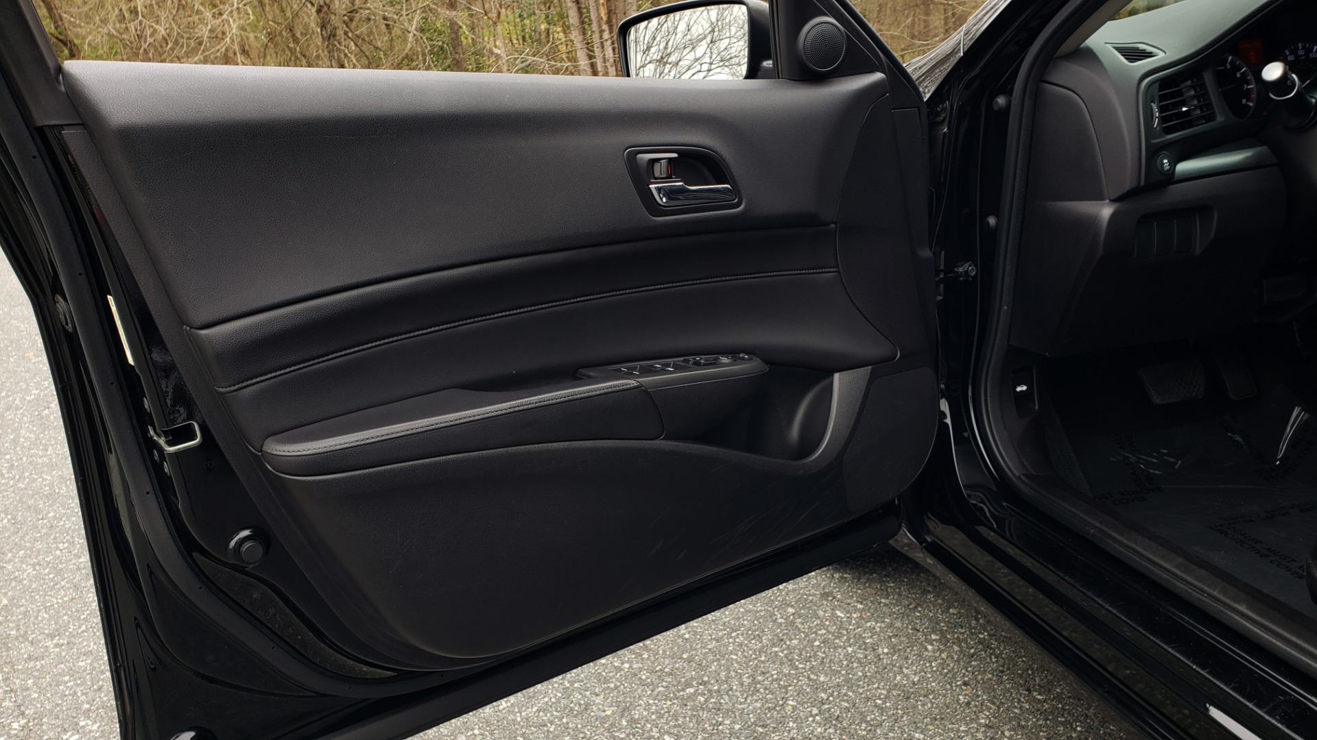 Used 2013 Acura ILX TECH PKG / SUNROOF / NAV / DUAL-ZONE A/C / REARVIEW for sale Sold at Formula Imports in Charlotte NC 28227 32