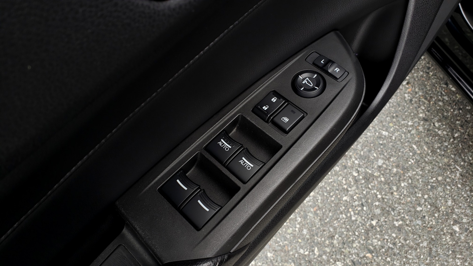 Used 2013 Acura ILX TECH PKG / SUNROOF / NAV / DUAL-ZONE A/C / REARVIEW for sale Sold at Formula Imports in Charlotte NC 28227 33