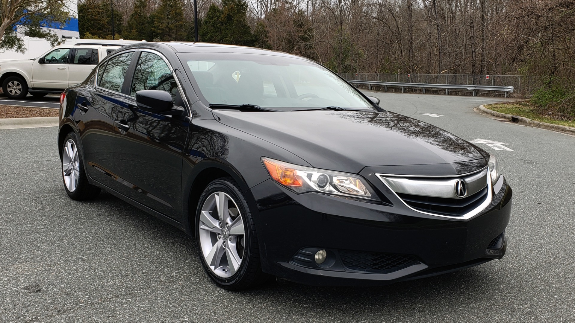 Used 2013 Acura ILX TECH PKG / SUNROOF / NAV / DUAL-ZONE A/C / REARVIEW for sale Sold at Formula Imports in Charlotte NC 28227 4